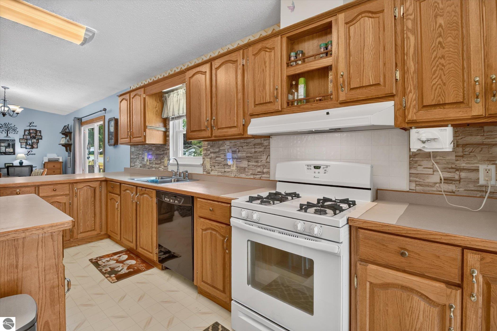 405 S State Street, Alma, MI 48801 — Photo 24