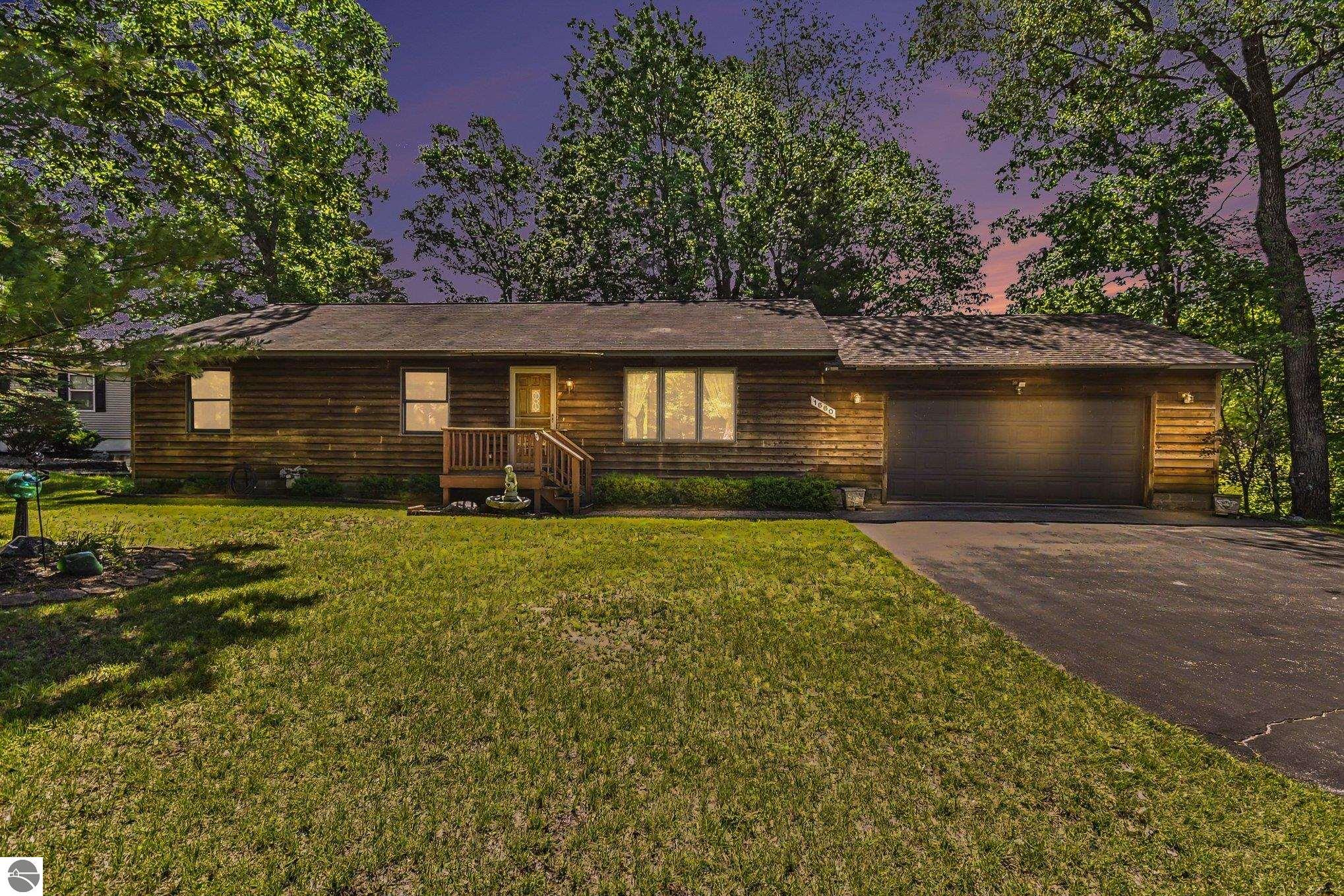 1660 Iroquois Trail, National City, MI 48748