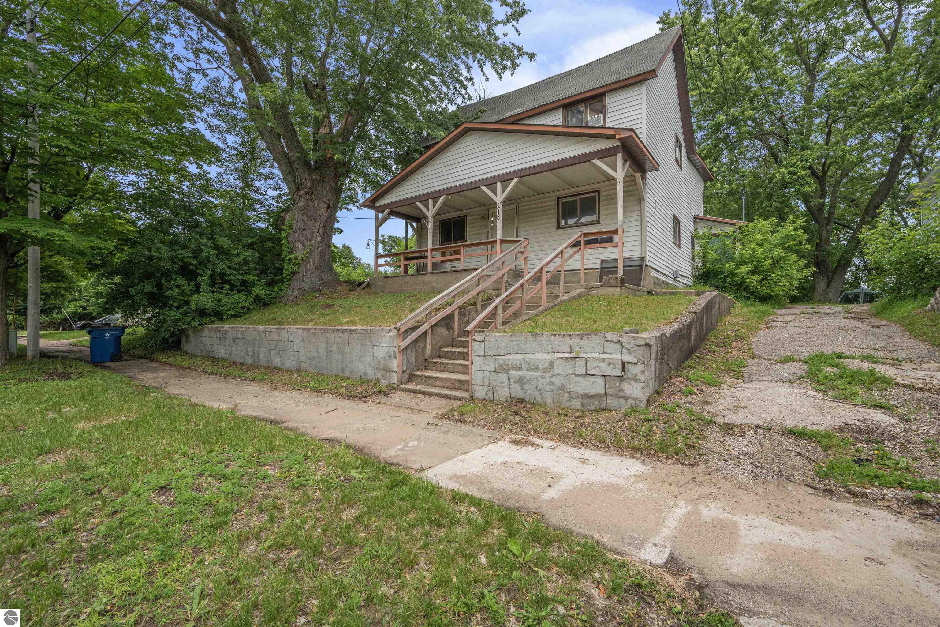 411 S Simons Street, Cadillac, MI 49601 — Photo 3