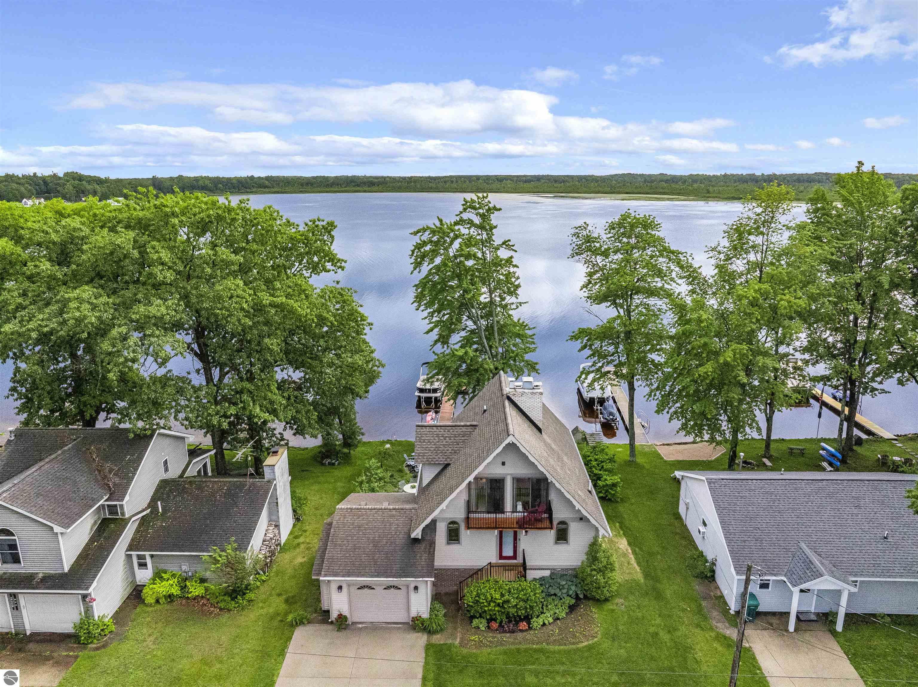 225 W Lake Drive, Cadillac, MI 49601 — Photo 3