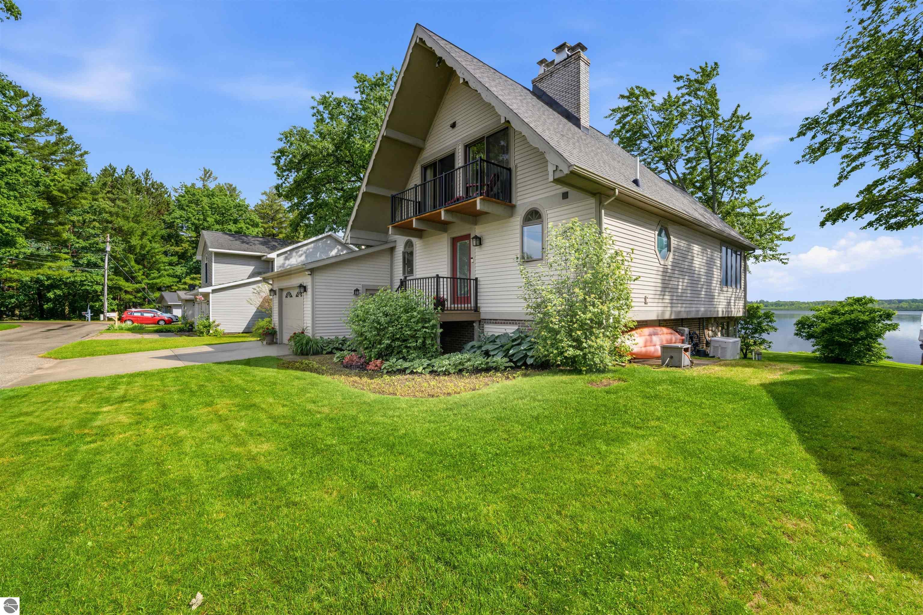 225 W Lake Drive, Cadillac, MI 49601 — Photo 4