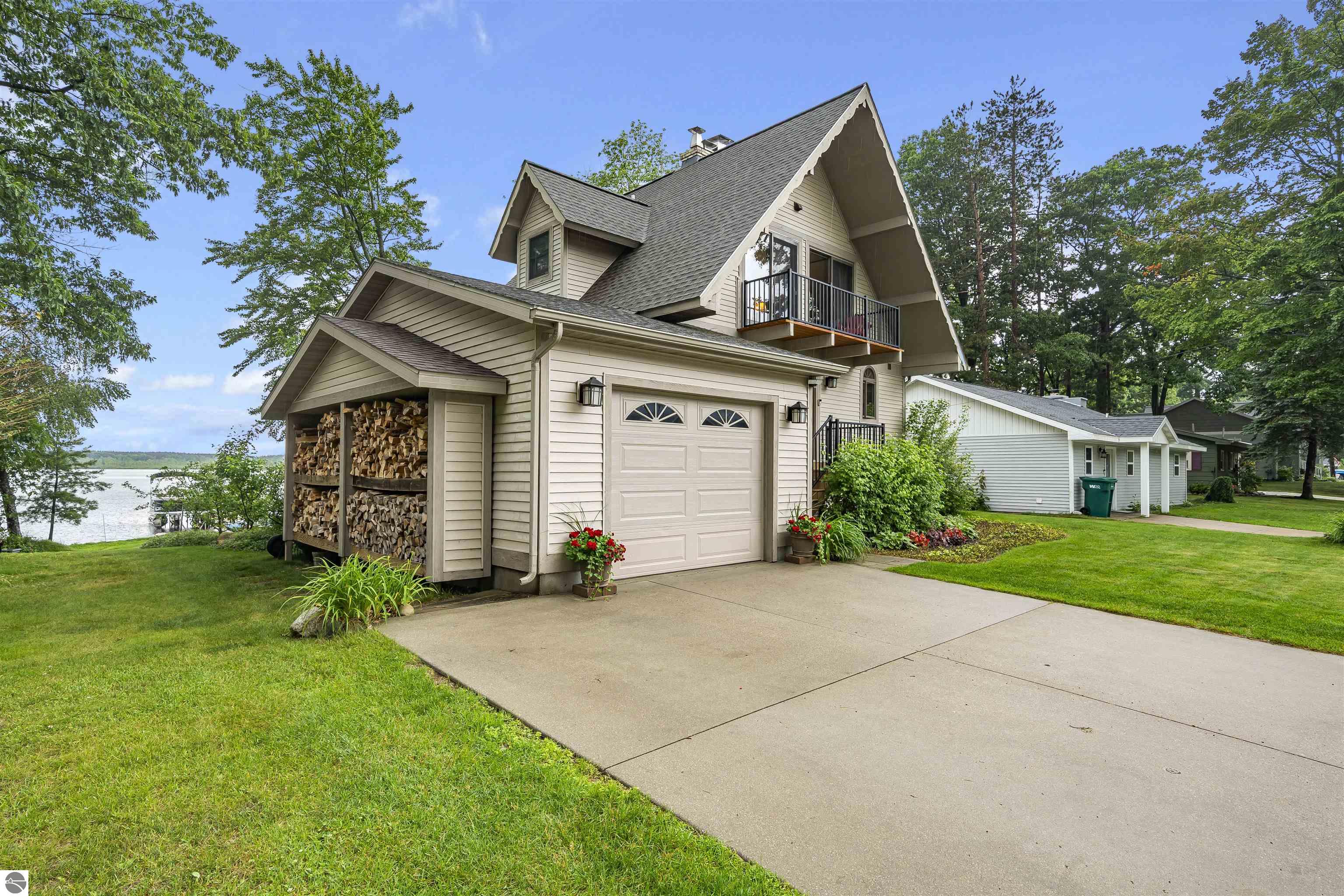 225 W Lake Drive, Cadillac, MI 49601 — Photo 5