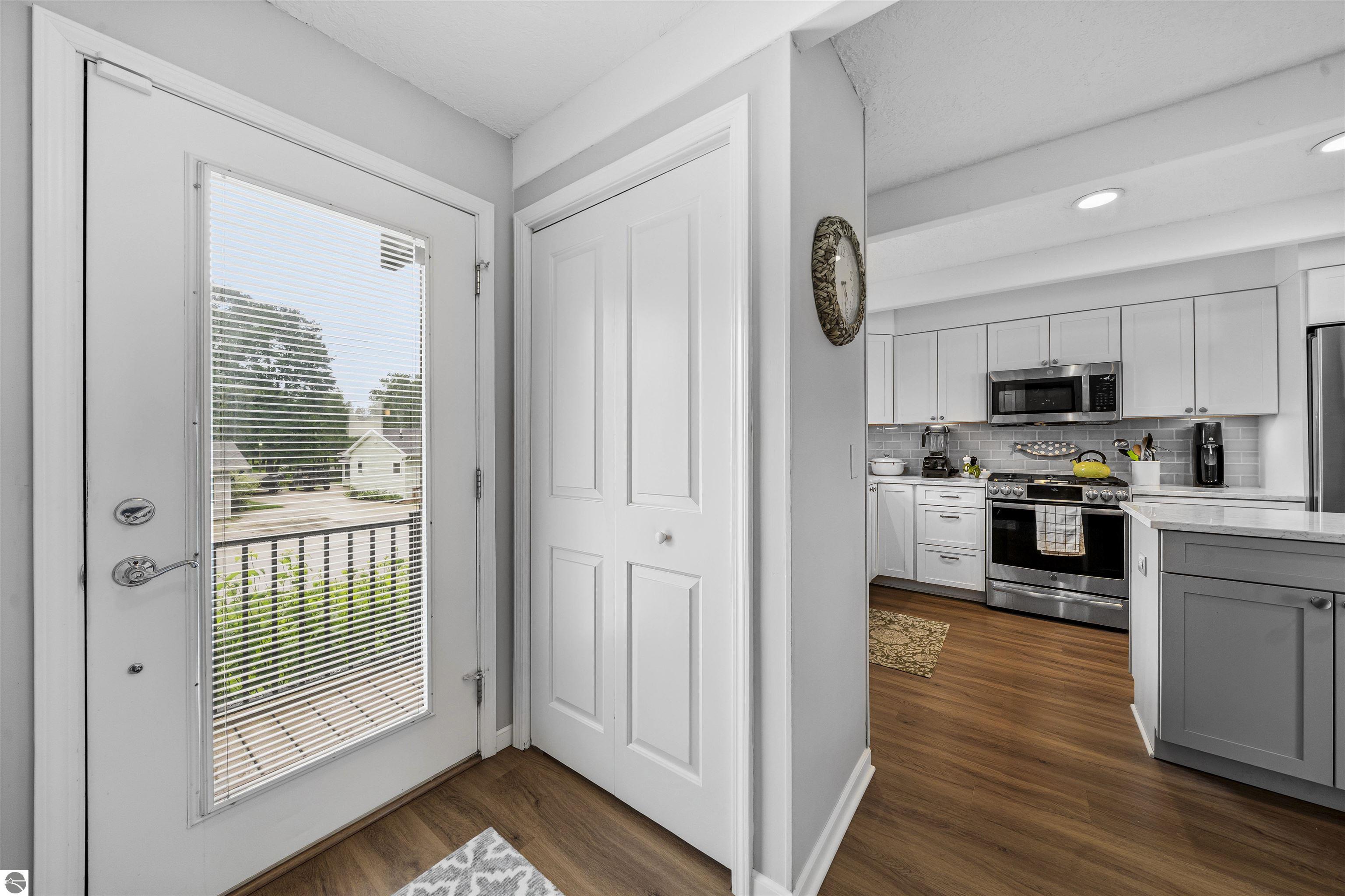 225 W Lake Drive, Cadillac, MI 49601 — Photo 10