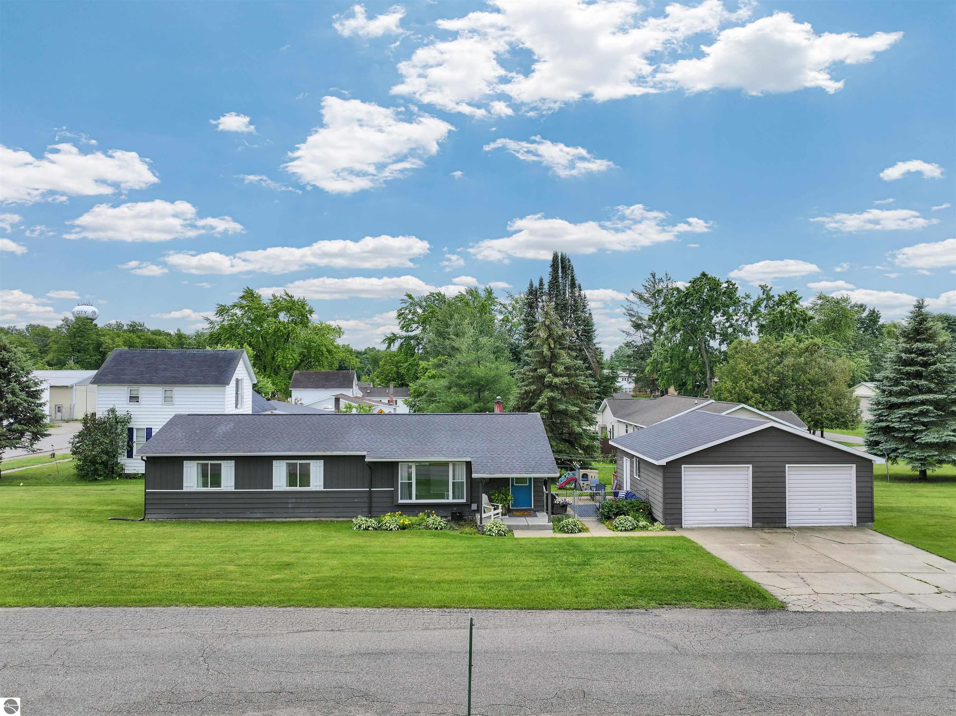 506 Prospect Street, Lake City, MI 49651 — Photo 2