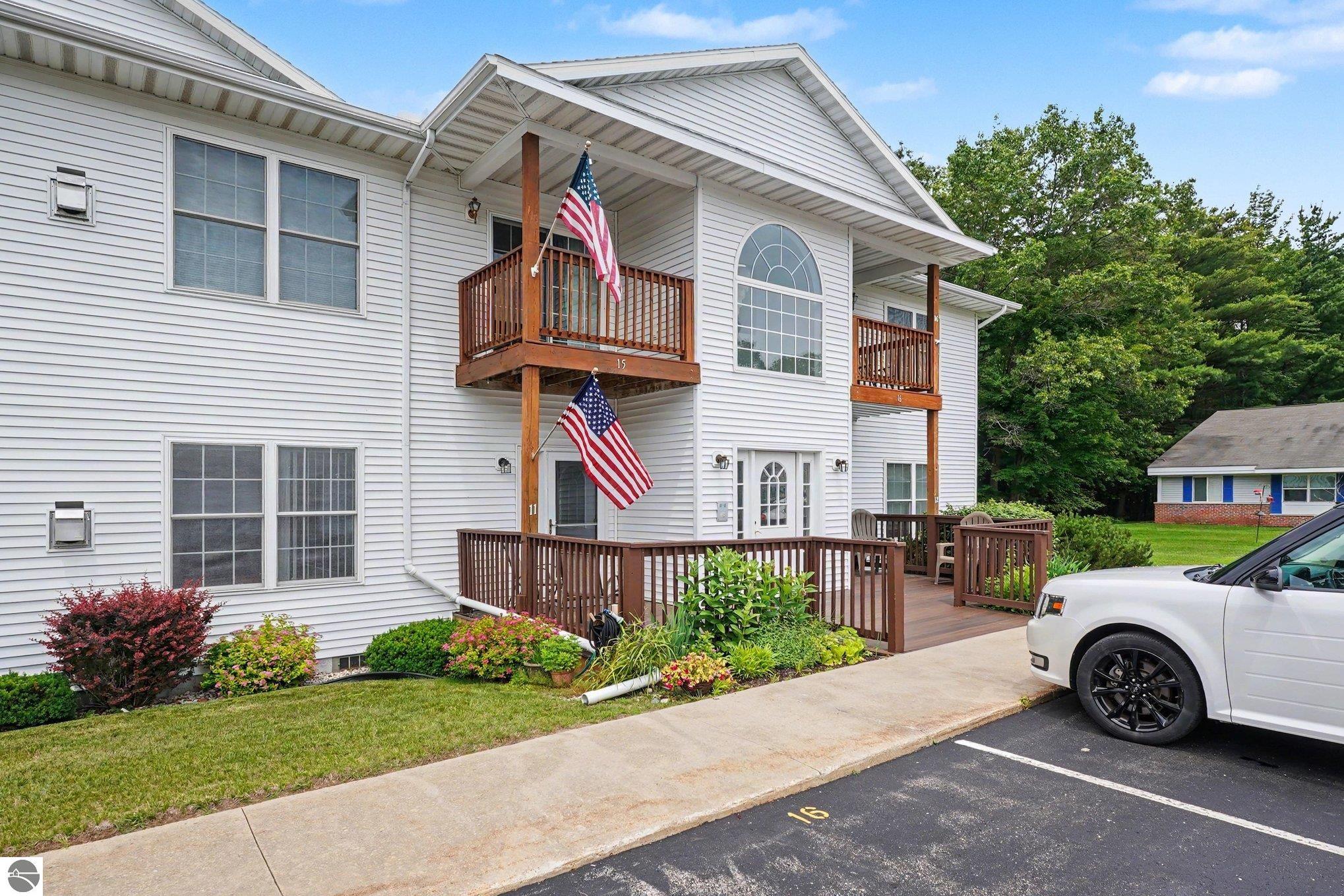 1025 E Lincoln, East Tawas, MI 48730 — Photo 2