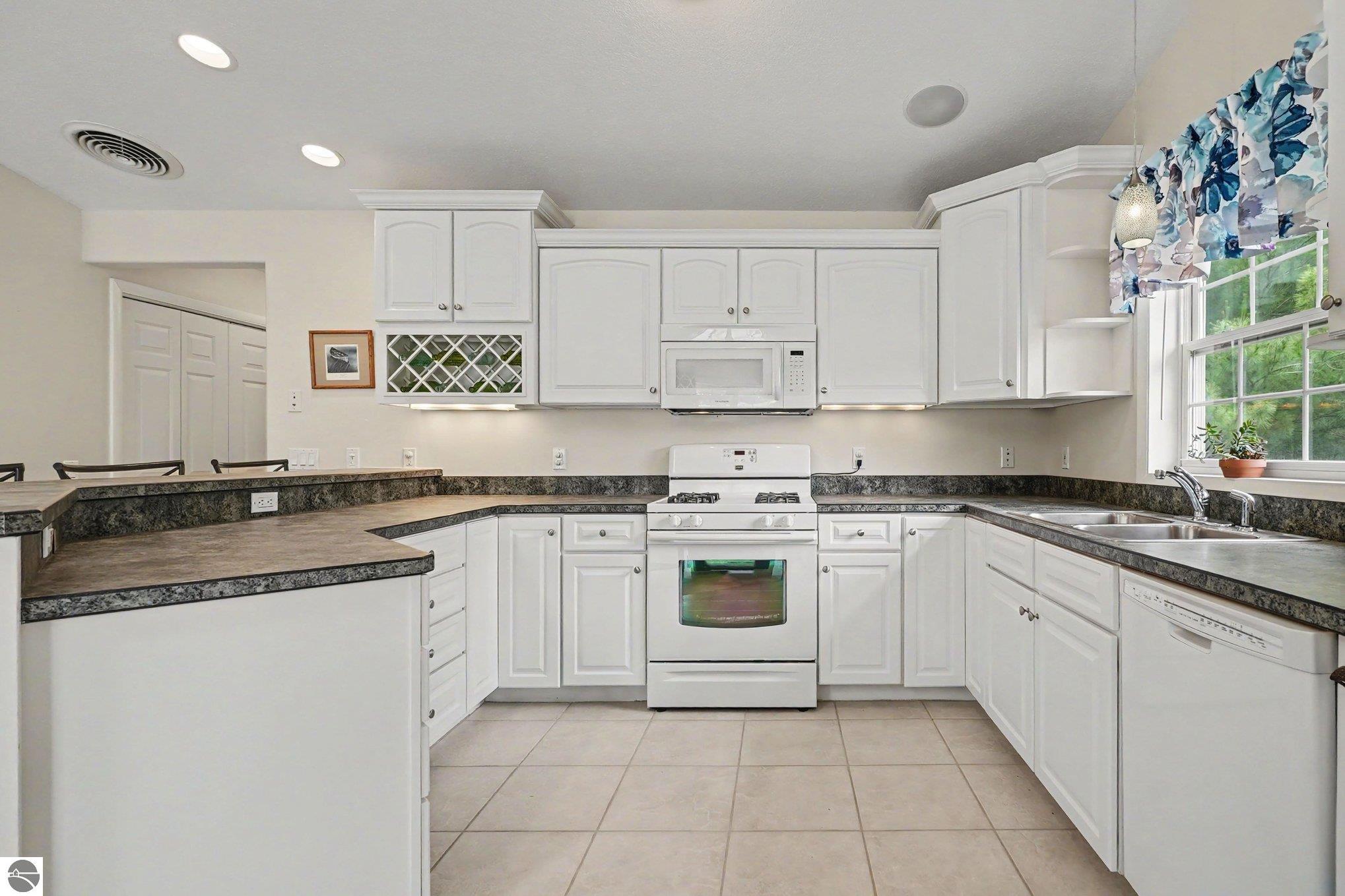 1025 E Lincoln, East Tawas, MI 48730 — Photo 8