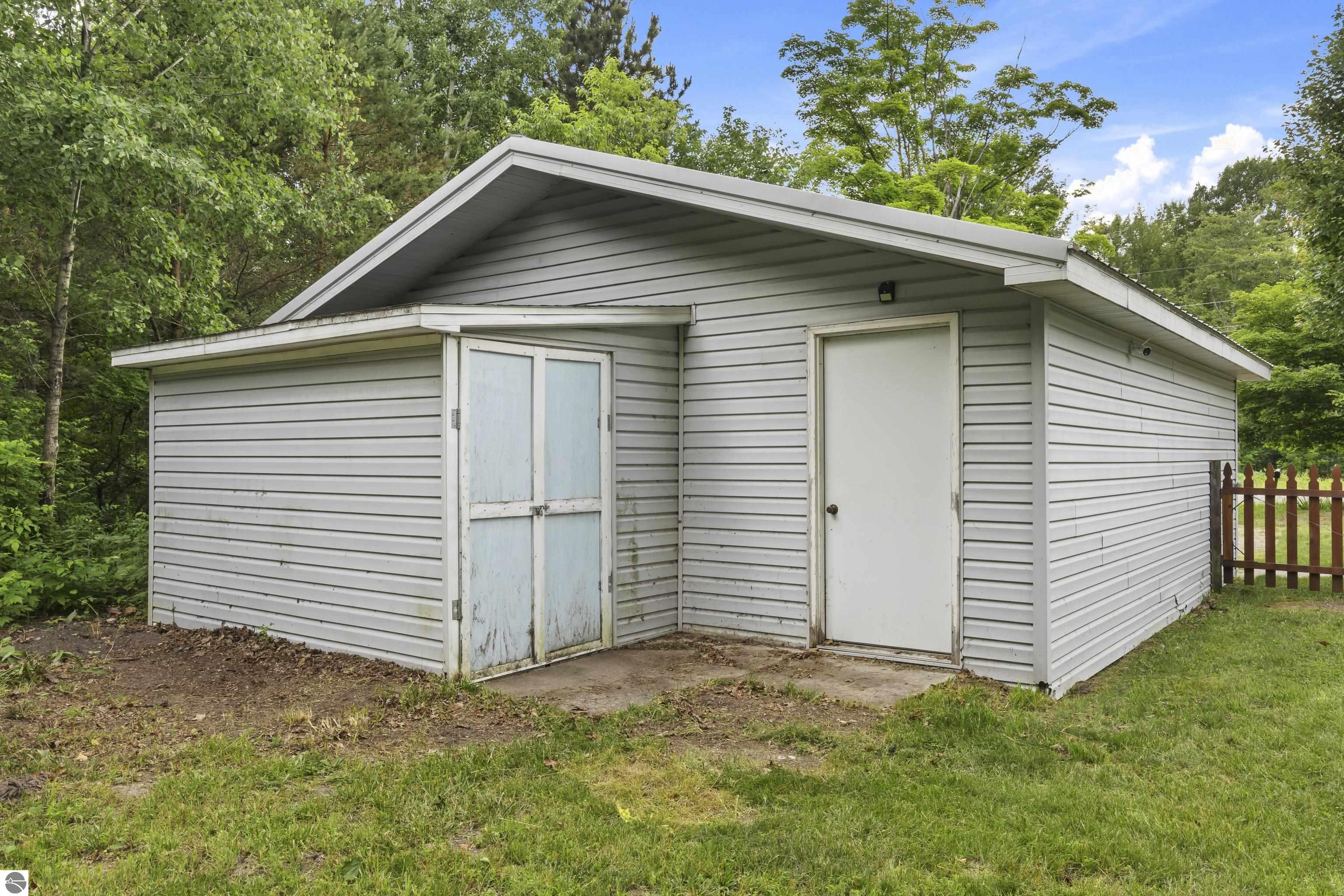 3839 Wallaker Road, Benzonia, MI 49616 — Photo 33