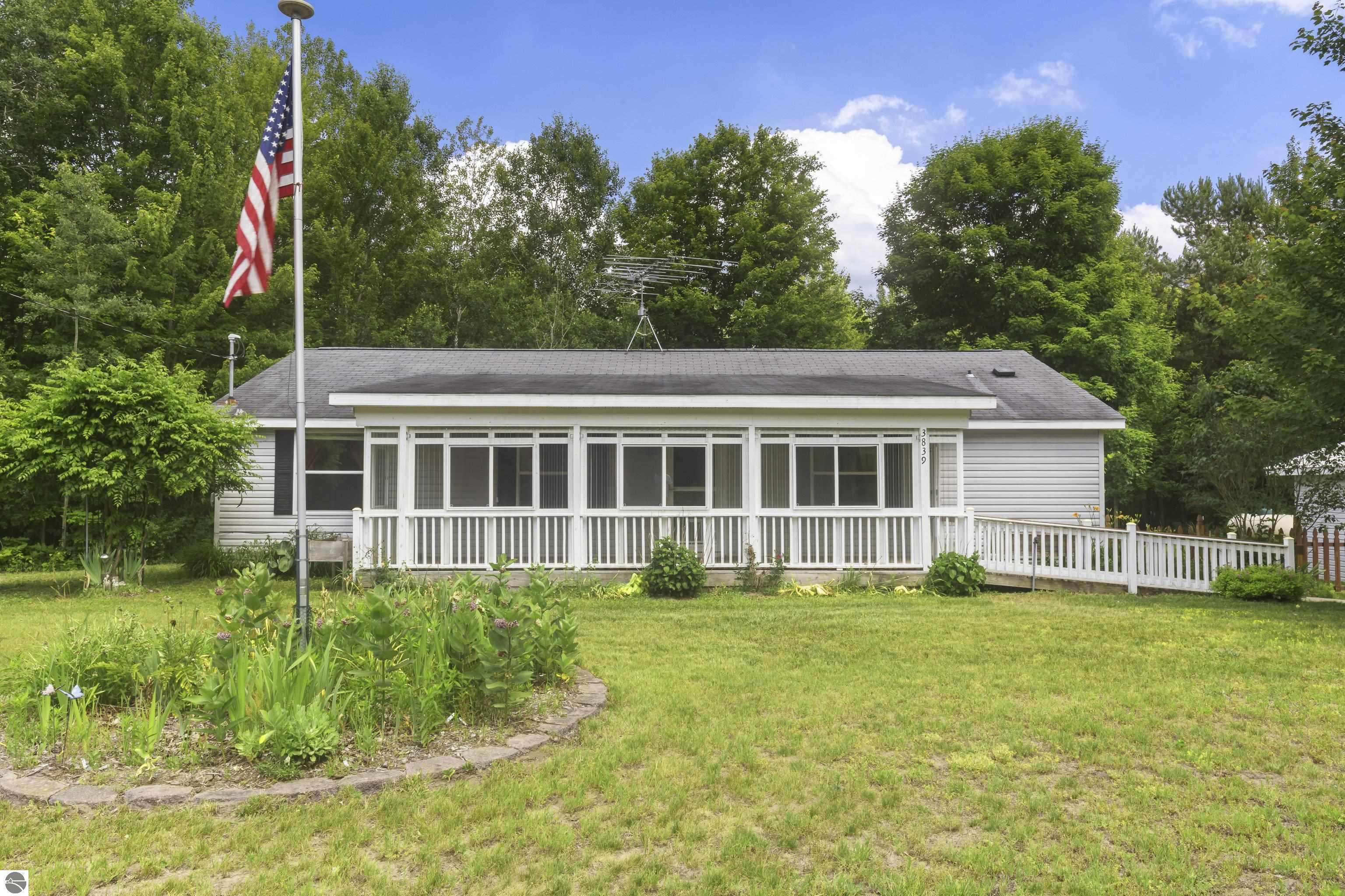 3839 Wallaker Road, Benzonia, MI 49616 — Photo 8