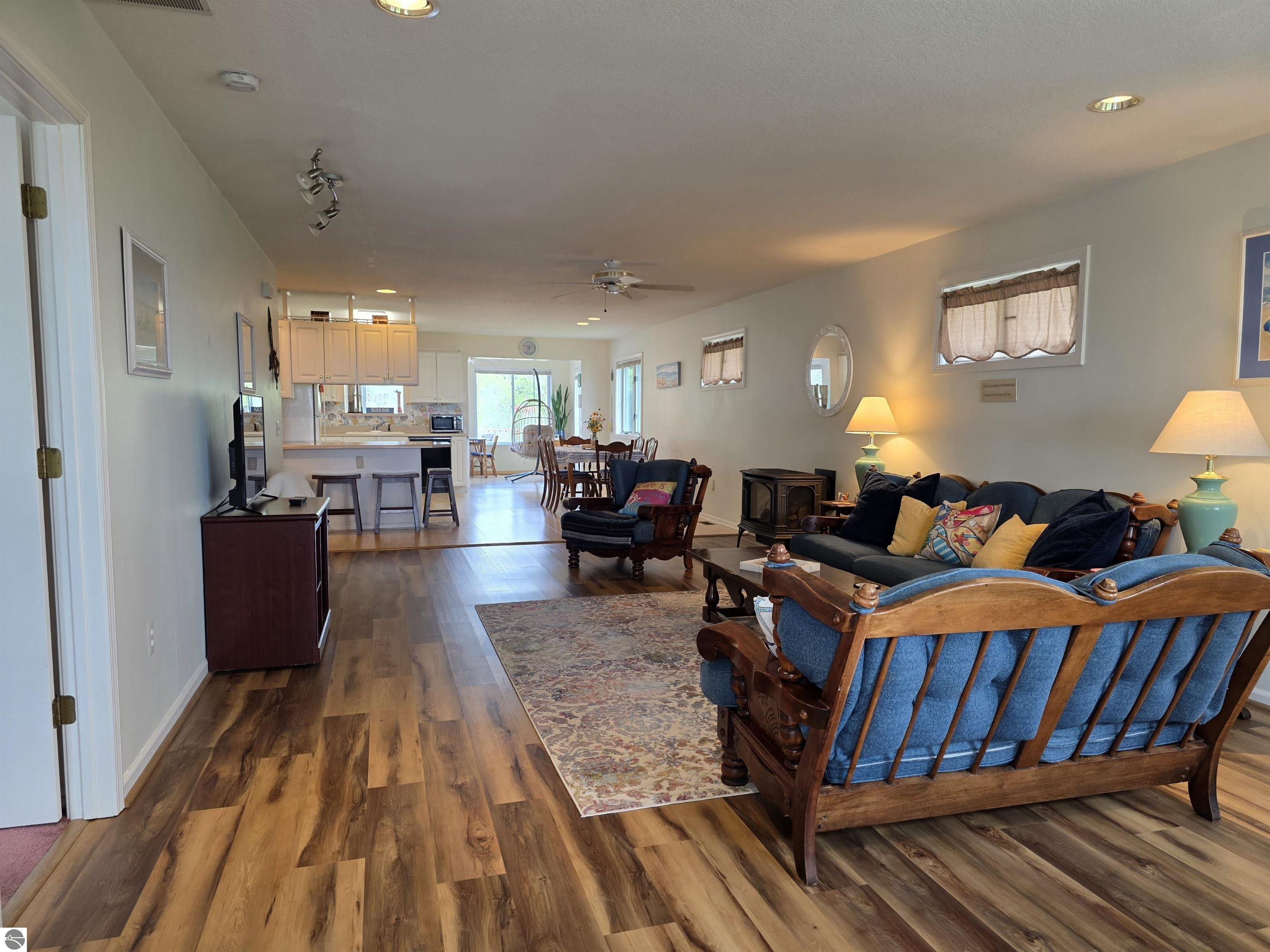 808 W Lake Street, Tawas City, MI 48763 — Photo 2