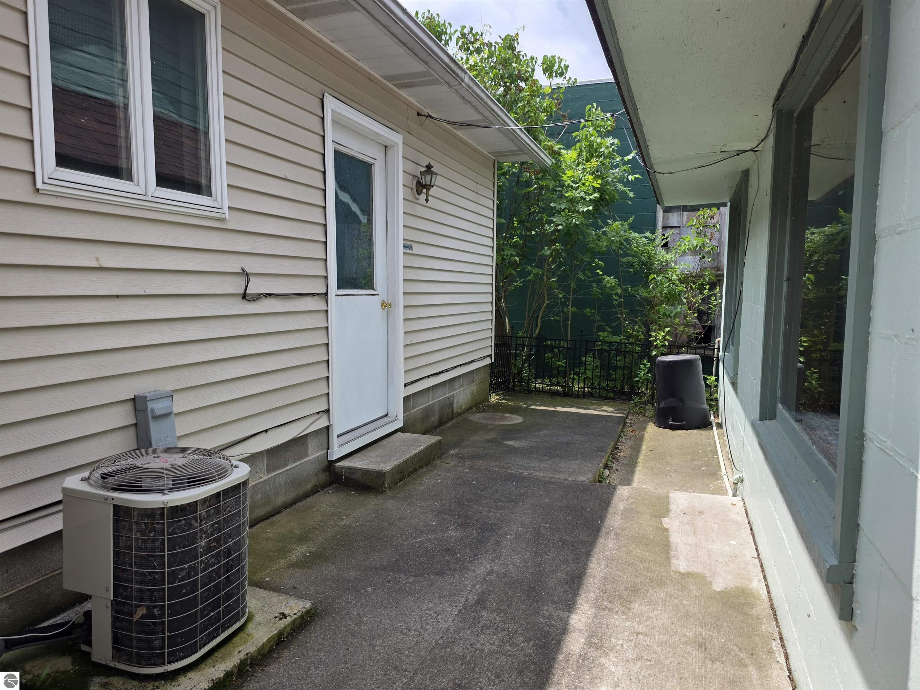 808 W Lake Street, Tawas City, MI 48763 — Photo 43