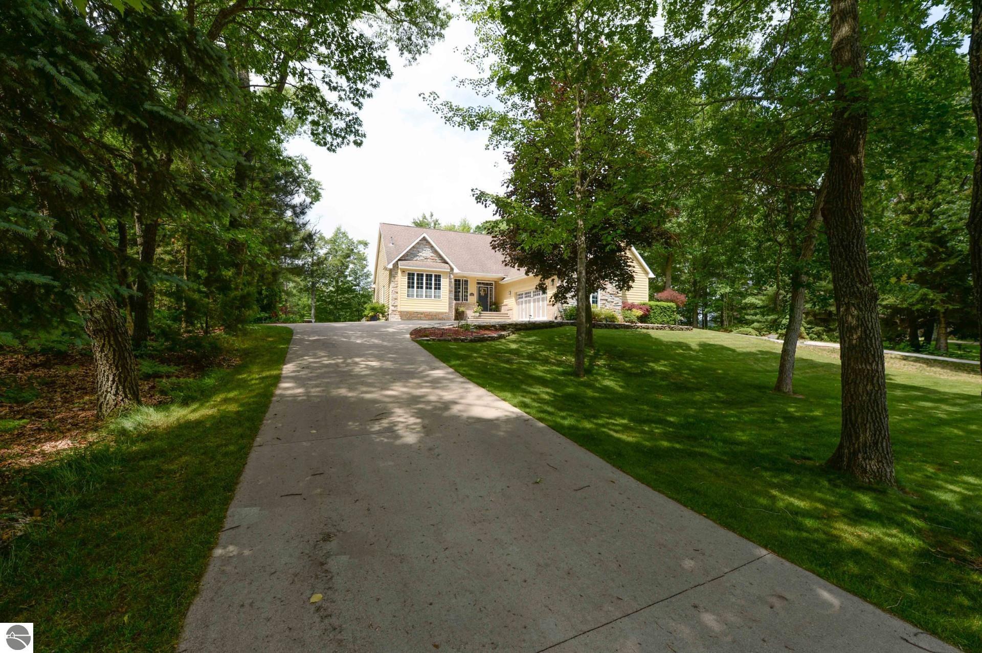 7021 Lakewood Drive, Oscoda, MI 48750