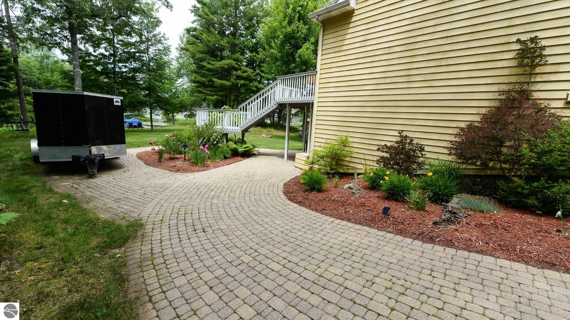 7021 Lakewood Drive, Oscoda, MI 48750 — Photo 27