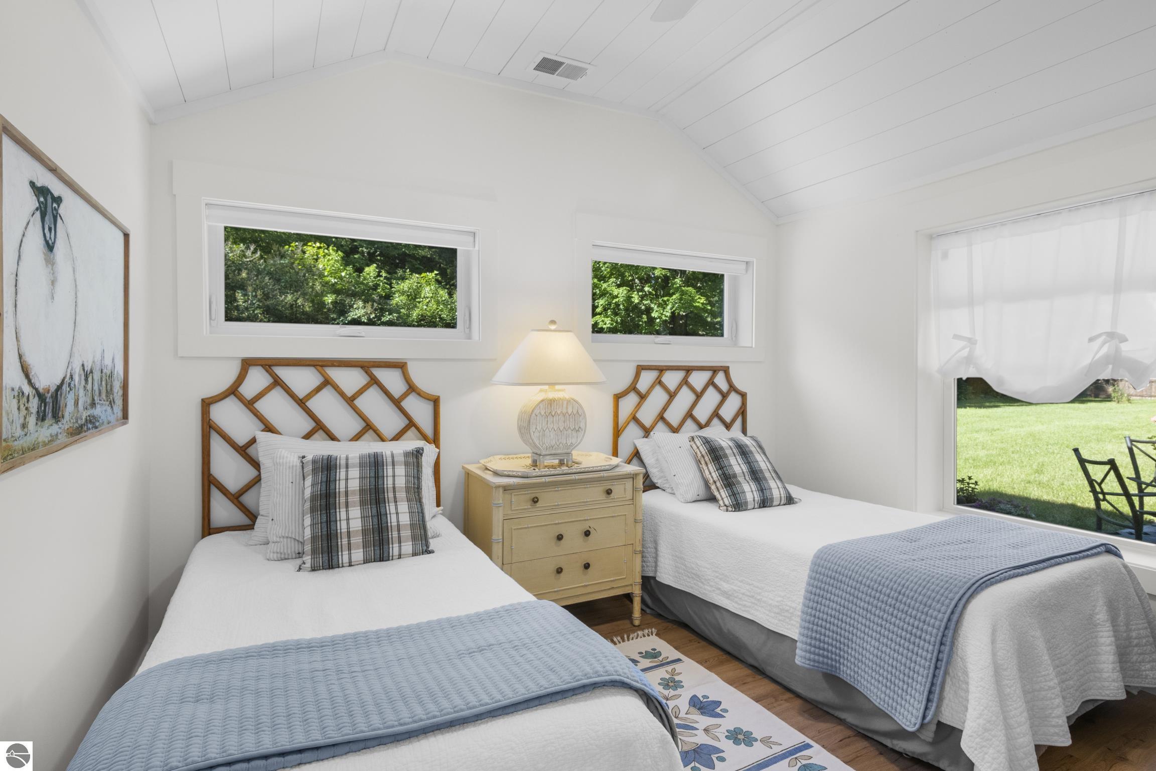 906 Livingston, Elk Rapids, MI 49629 — Photo 14