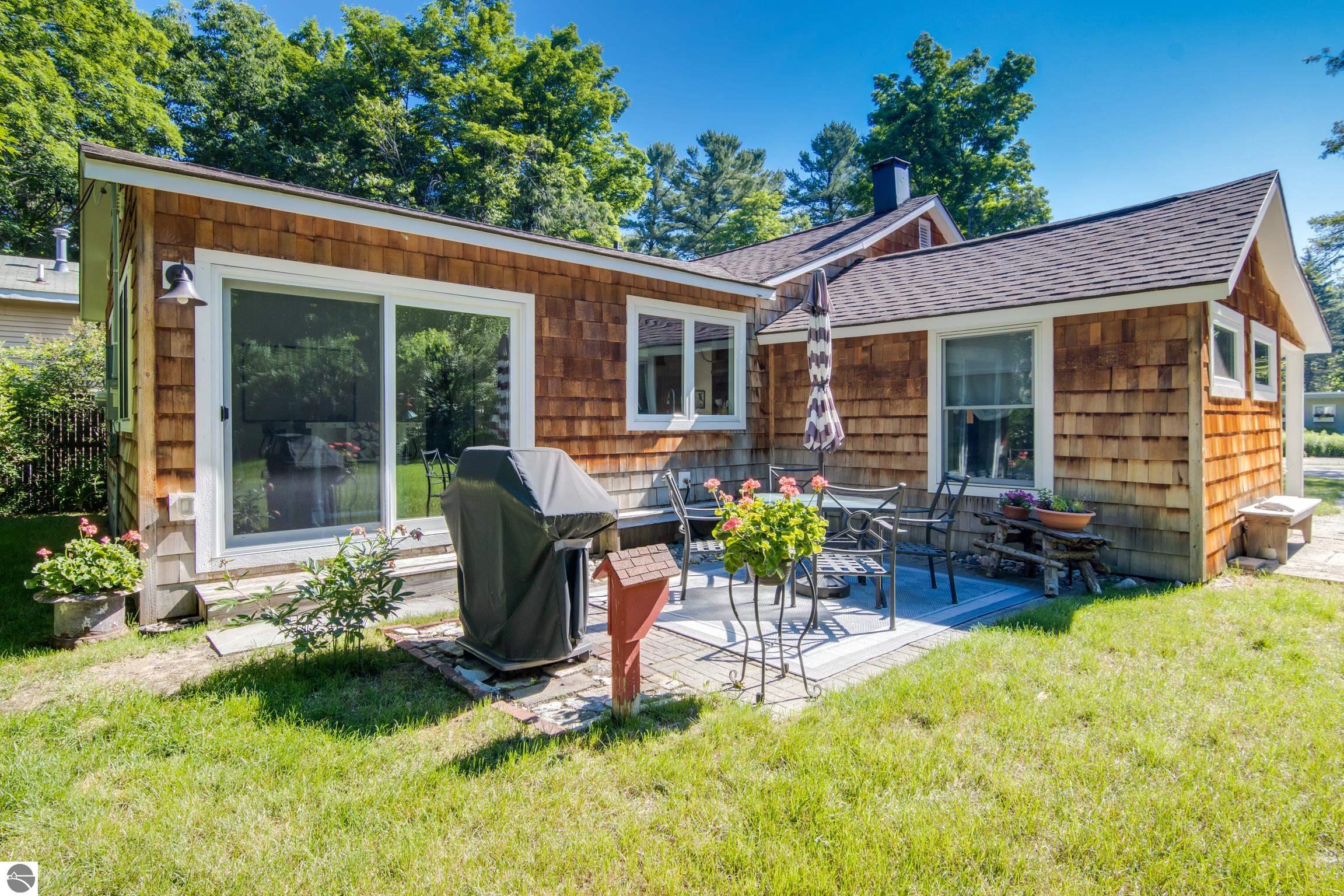 906 Livingston, Elk Rapids, MI 49629 — Photo 21