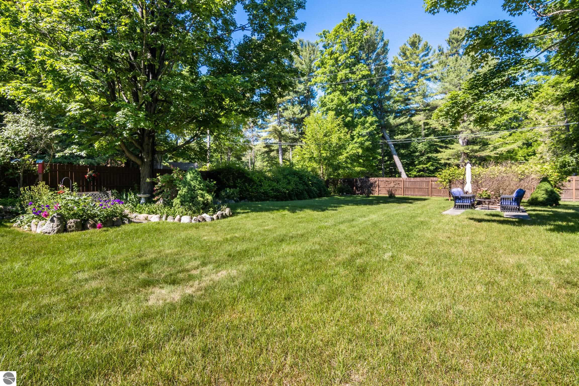 906 Livingston, Elk Rapids, MI 49629 — Photo 22