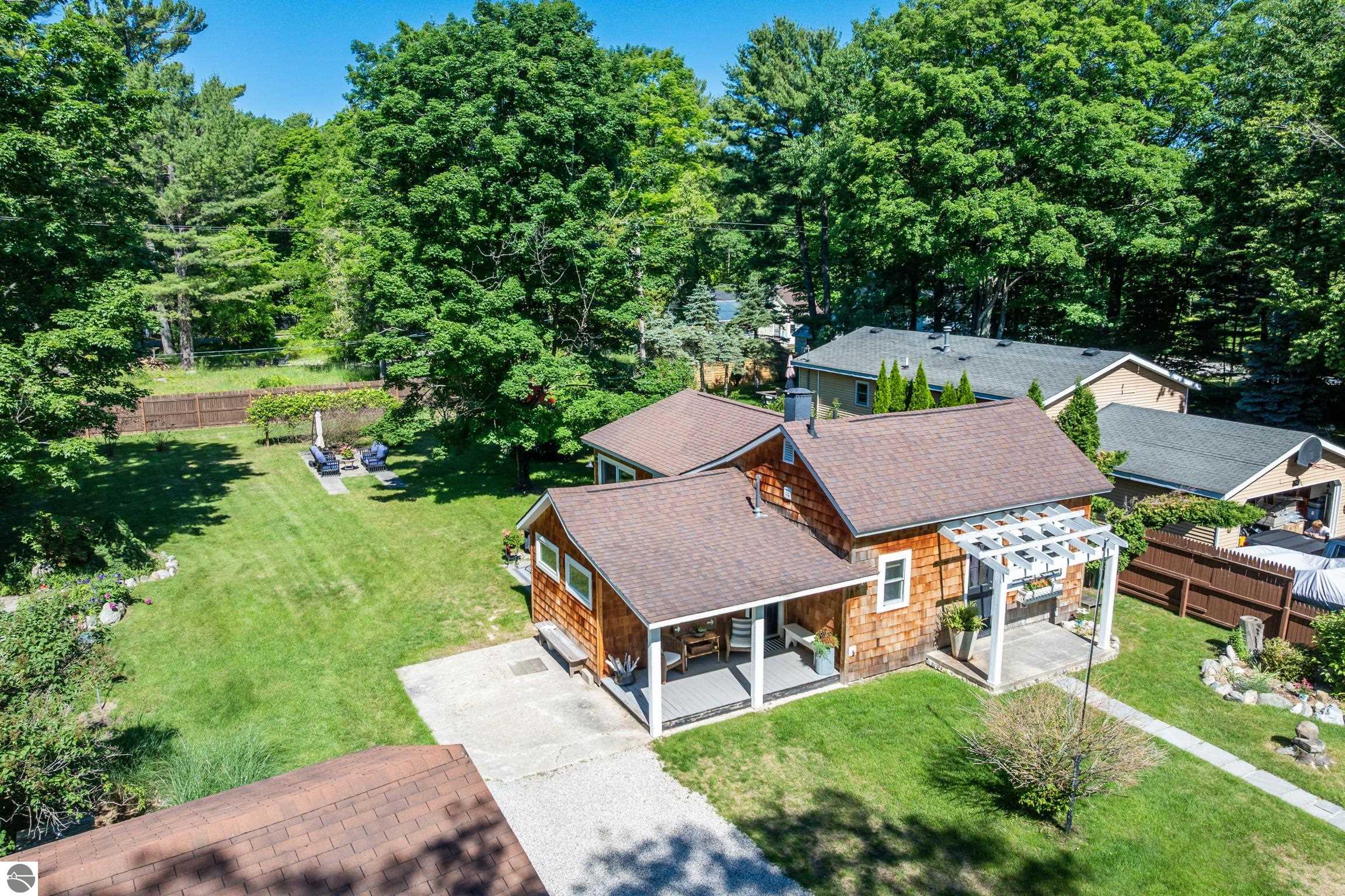 906 Livingston, Elk Rapids, MI 49629 — Photo 25