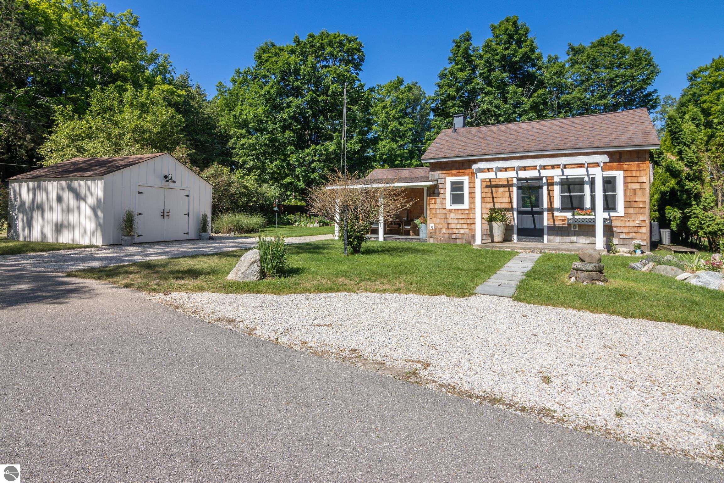 906 Livingston, Elk Rapids, MI 49629 — Photo 28