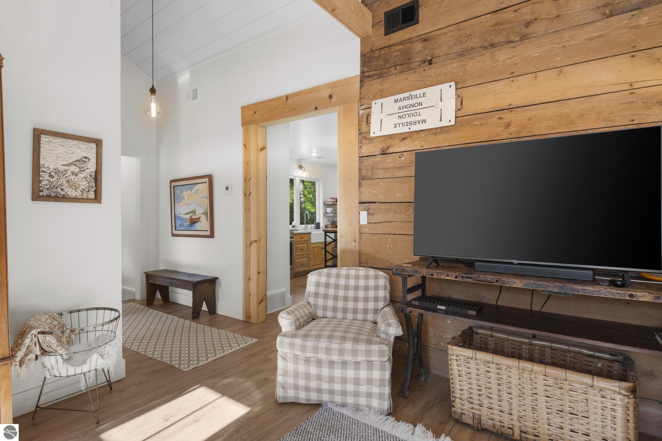 906 Livingston, Elk Rapids, MI 49629 — Photo 4