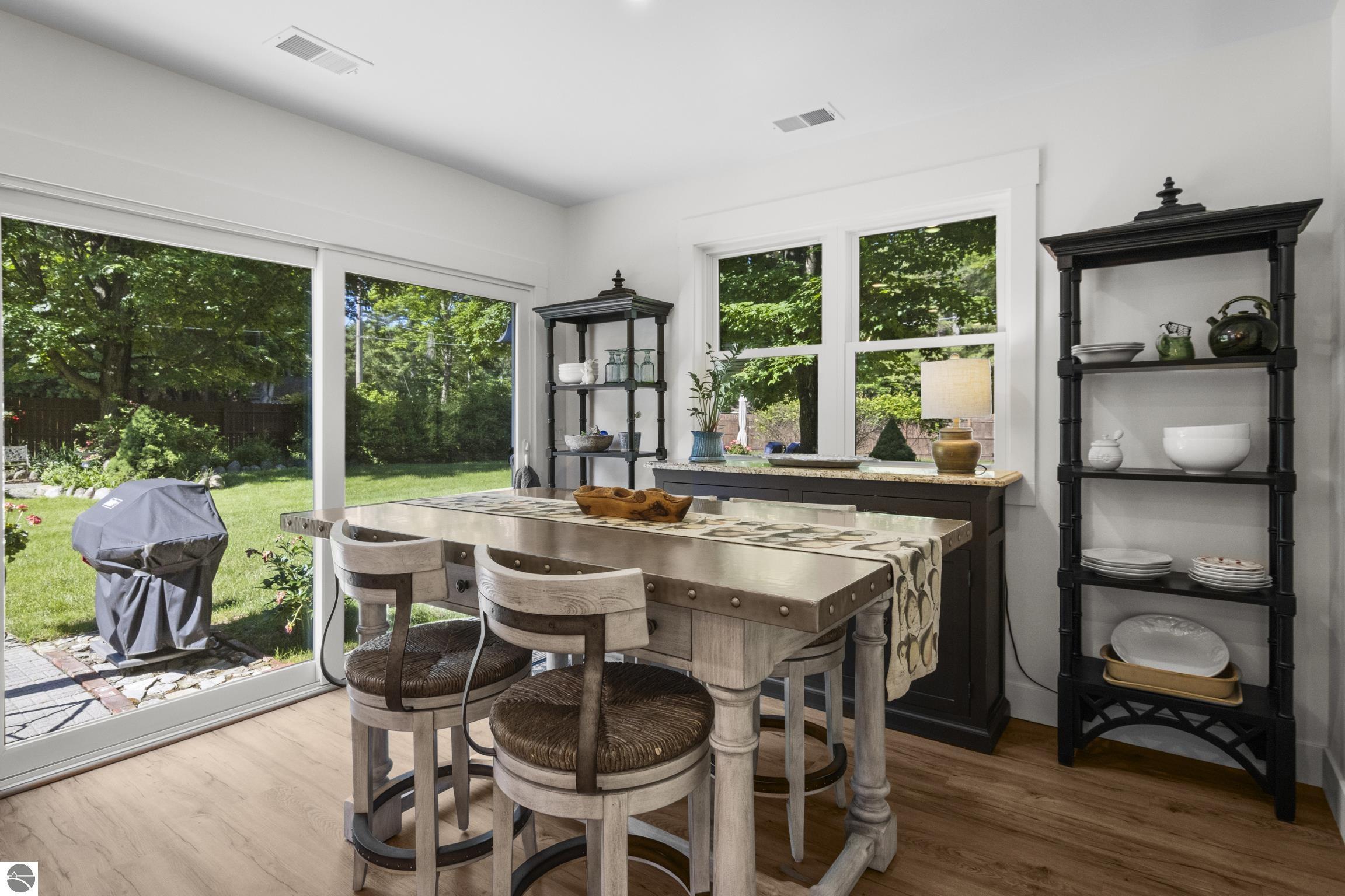 906 Livingston, Elk Rapids, MI 49629 — Photo 9