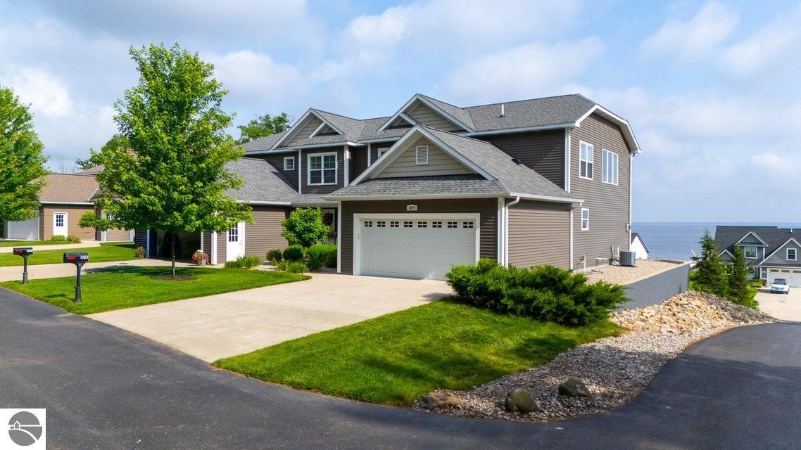 4876 W Houghton Lake Drive, Houghton Lake, MI 48629