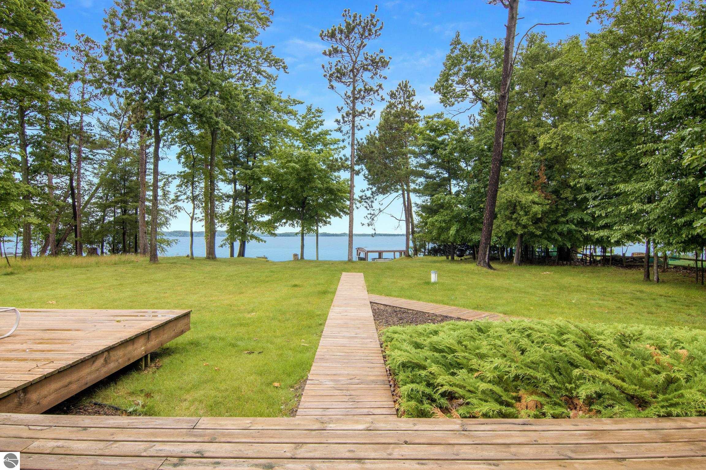 9421 Fairview Avenue, Williamsburg, MI 49690 — Photo 2