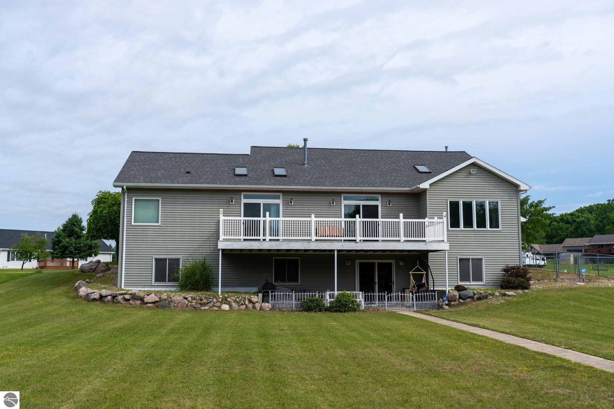 1081 Bundy Drive, Lake Isabella, MI 48893
