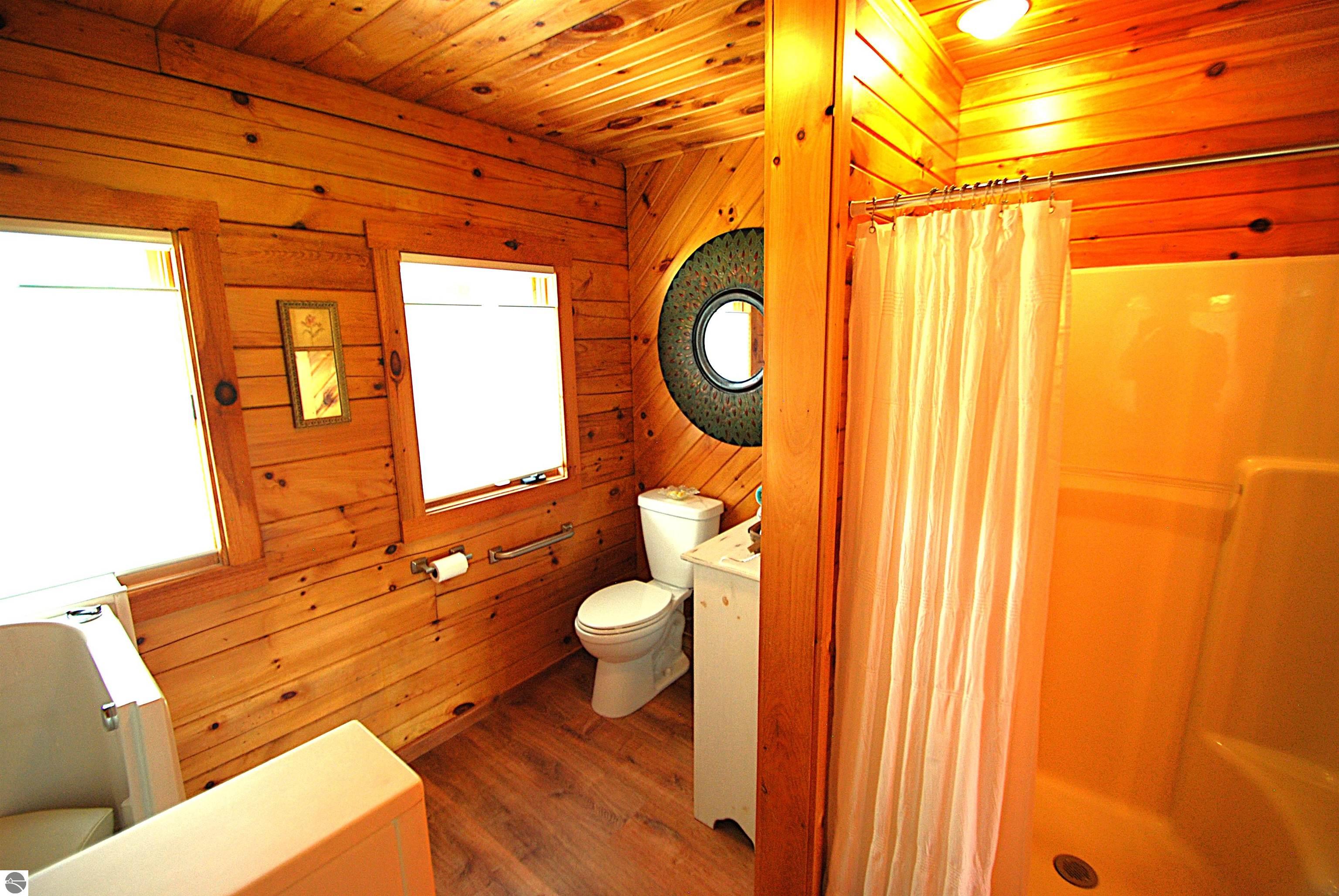 5592 Linksview Way, Gladwin, MI 48624 — Photo 33