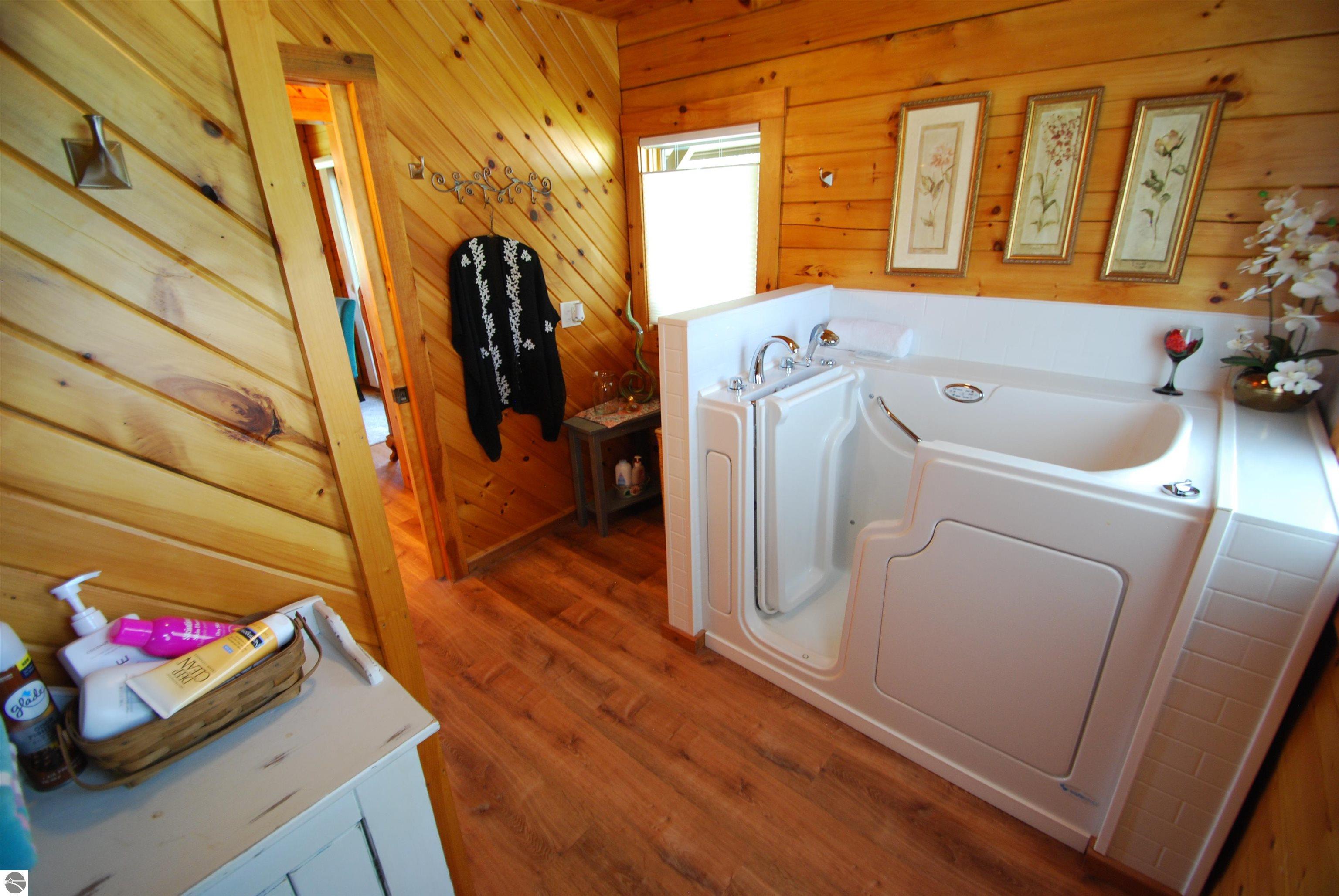 5592 Linksview Way, Gladwin, MI 48624 — Photo 37
