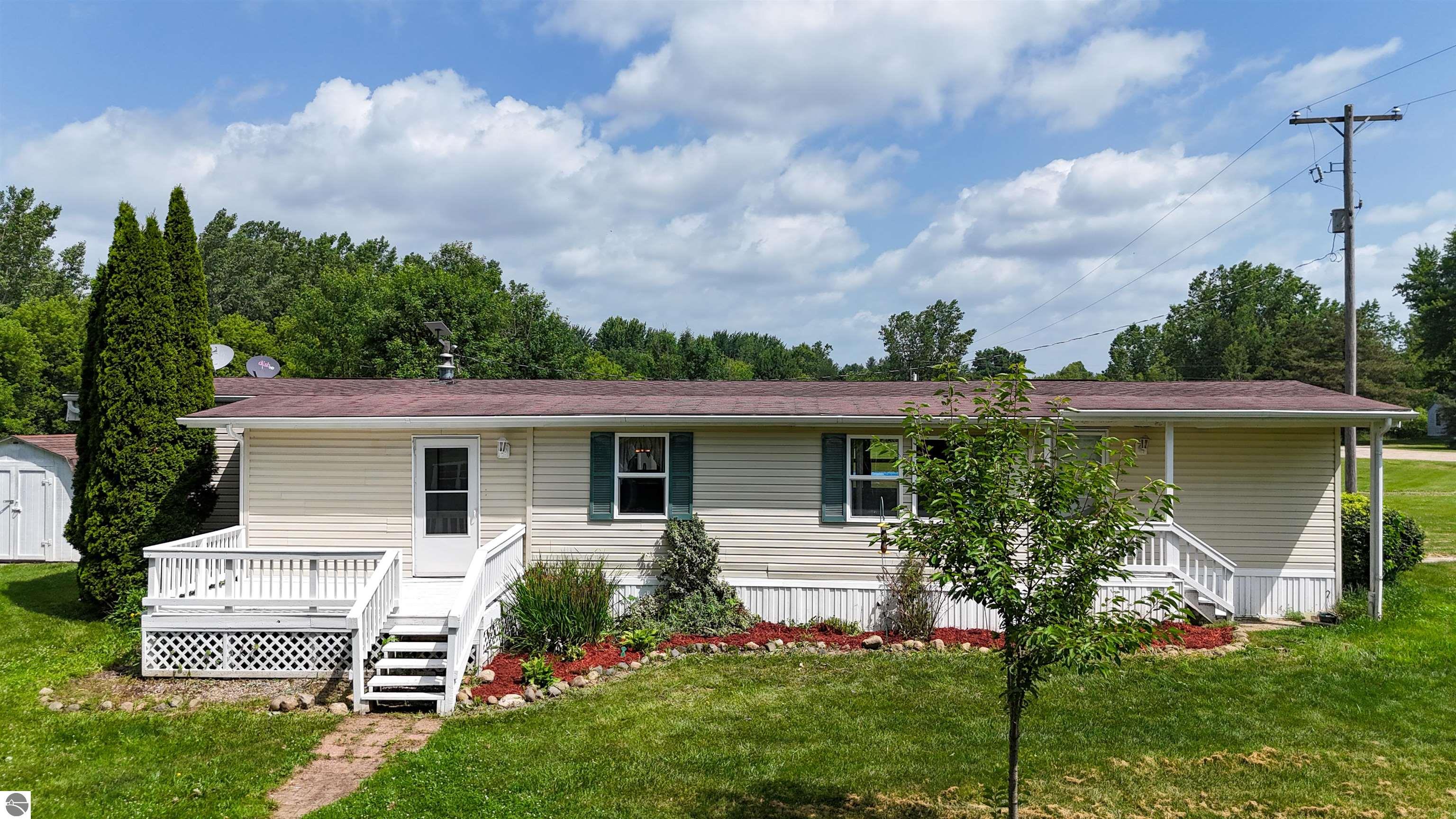 4718 Spur Road, Breckenridge, MI 48615