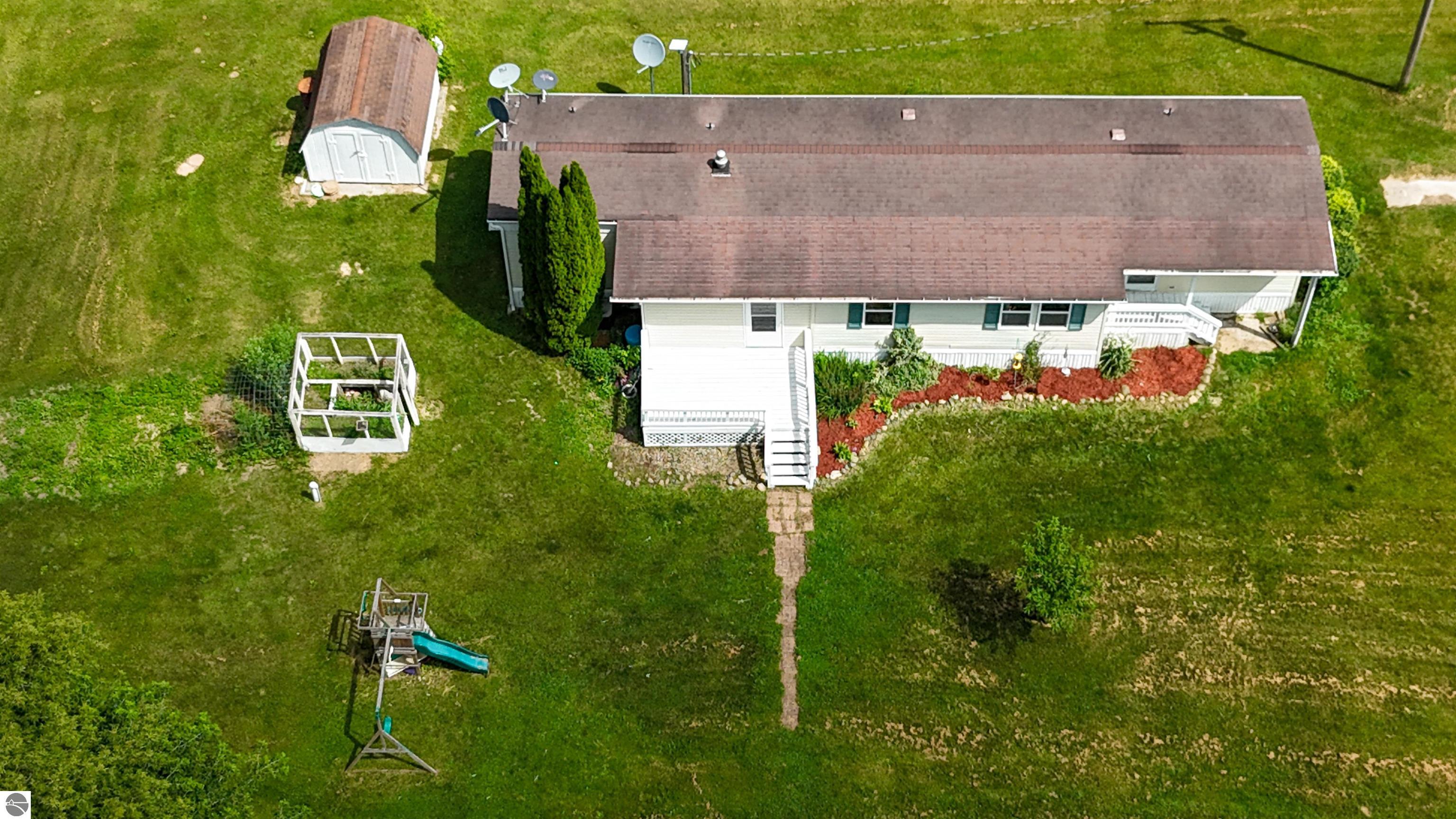 4718 Spur Road, Breckenridge, MI 48615 — Photo 2