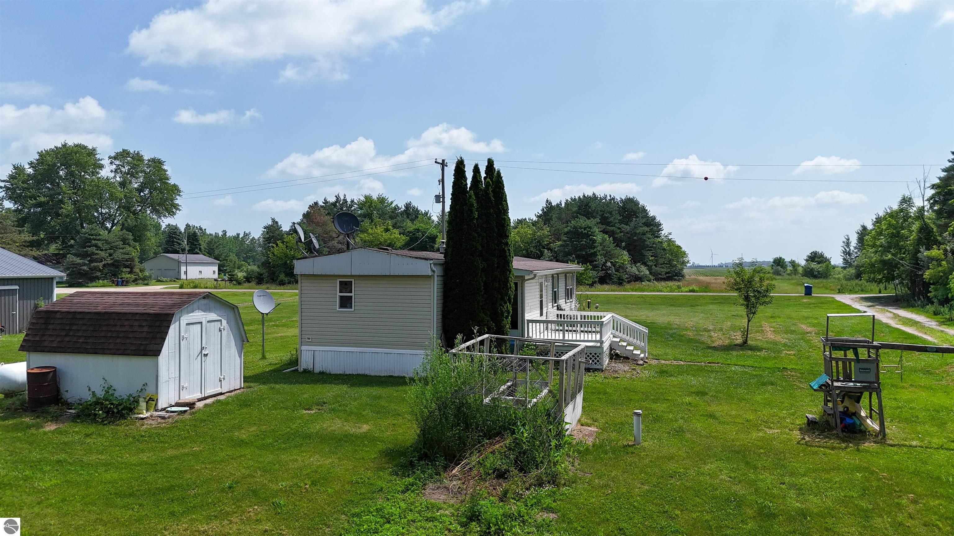 4718 Spur Road, Breckenridge, MI 48615 — Photo 22