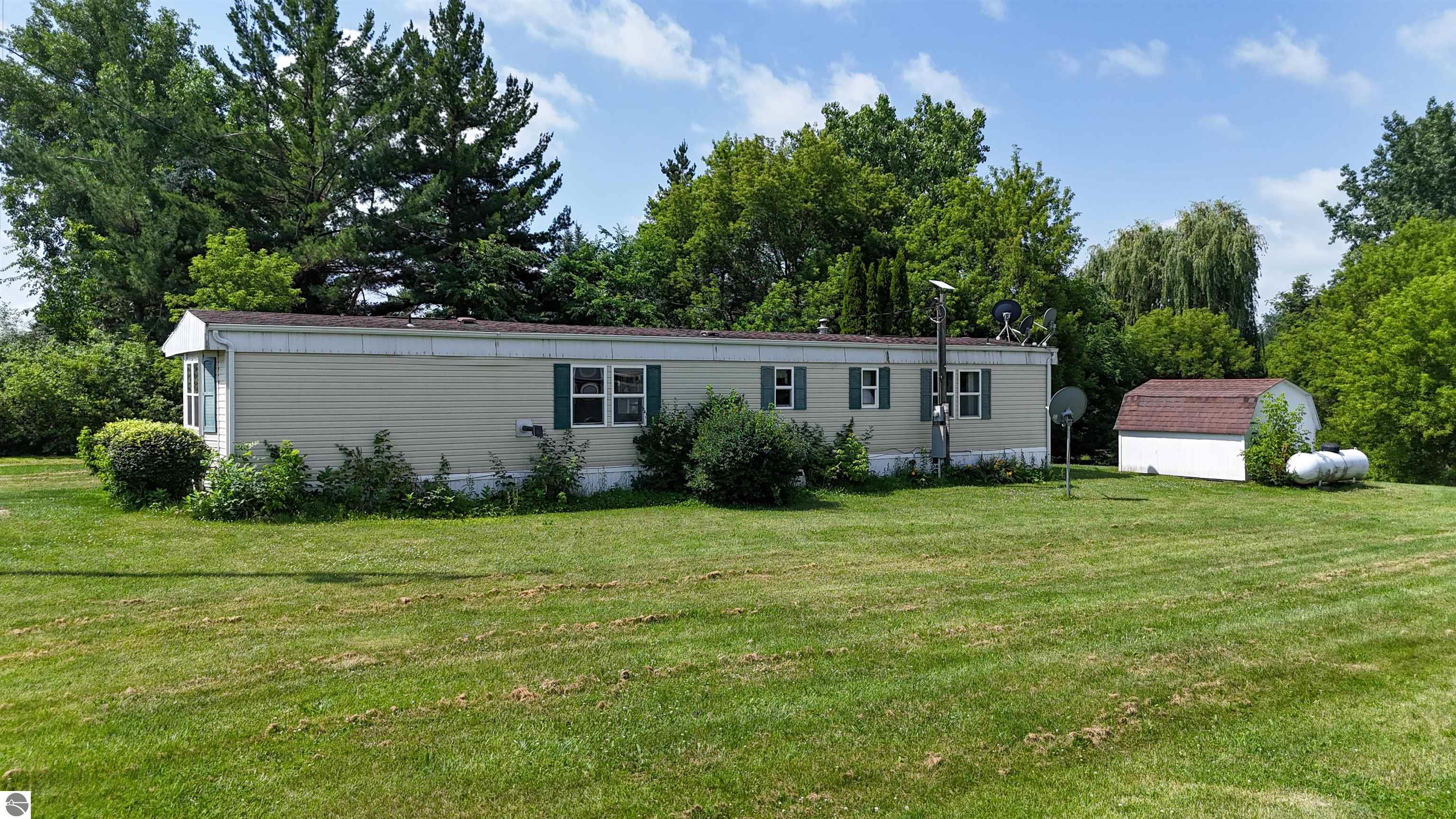 4718 Spur Road, Breckenridge, MI 48615 — Photo 4