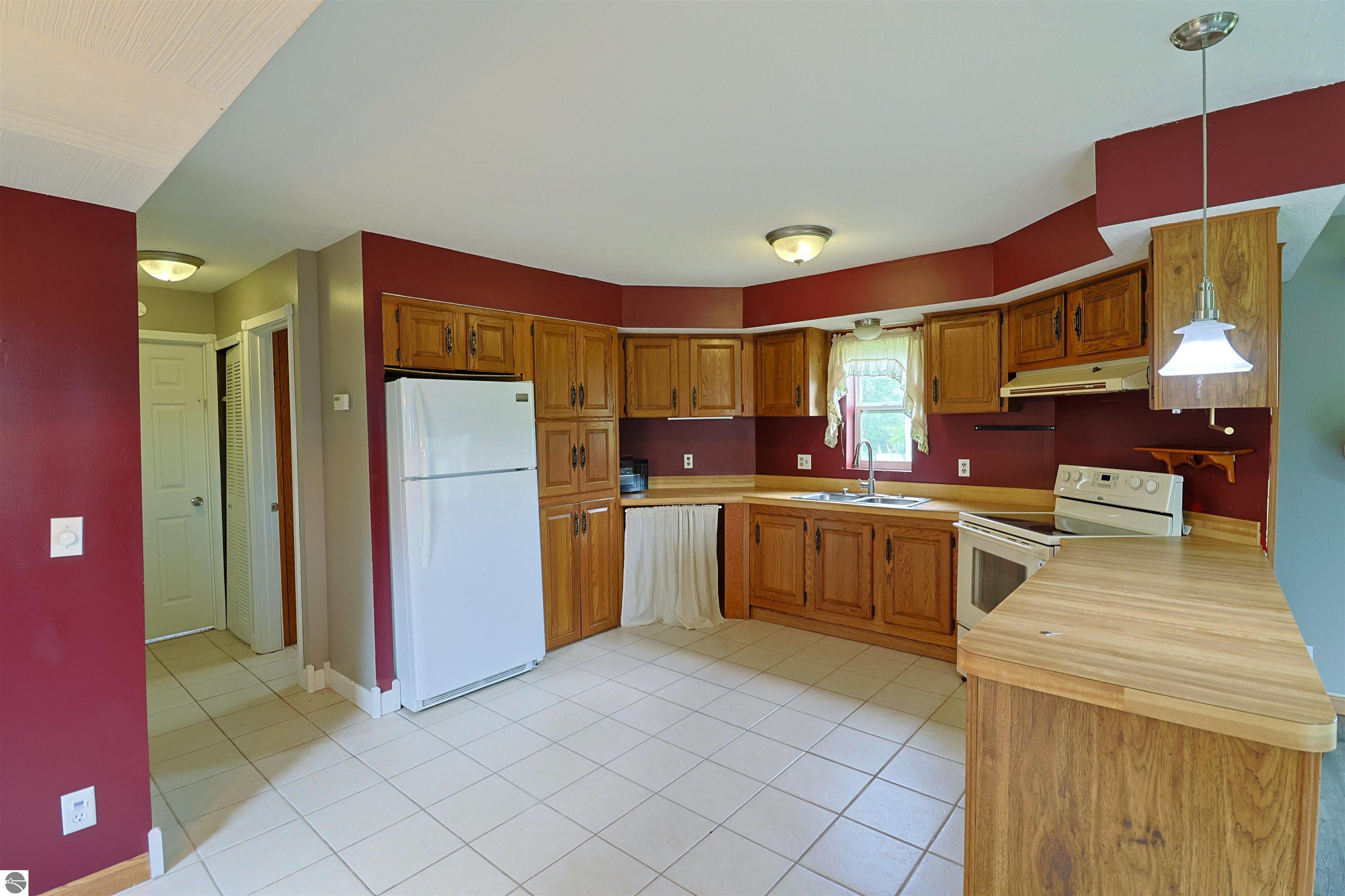 4718 Spur Road, Breckenridge, MI 48615 — Photo 8