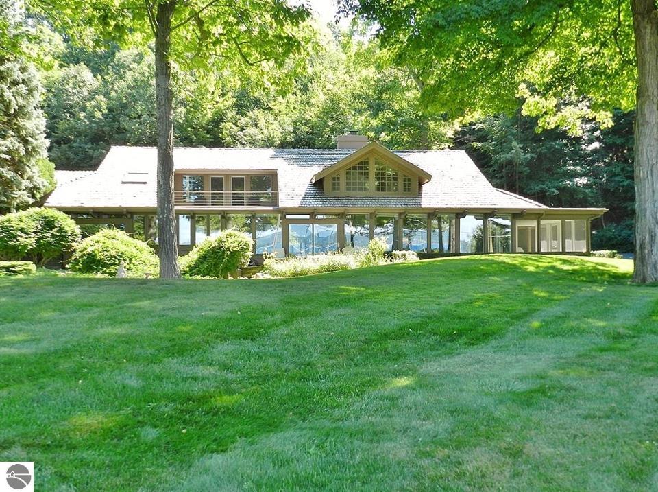 7200 Peninsula Drive on West Bay