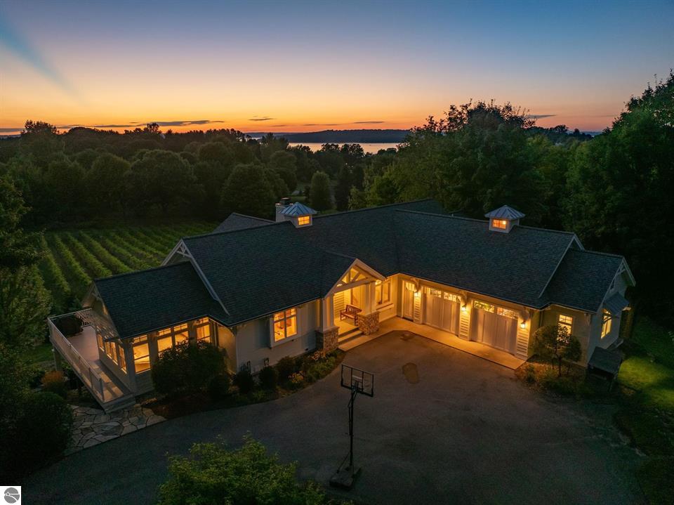 1375 Braebury Way on West Bay