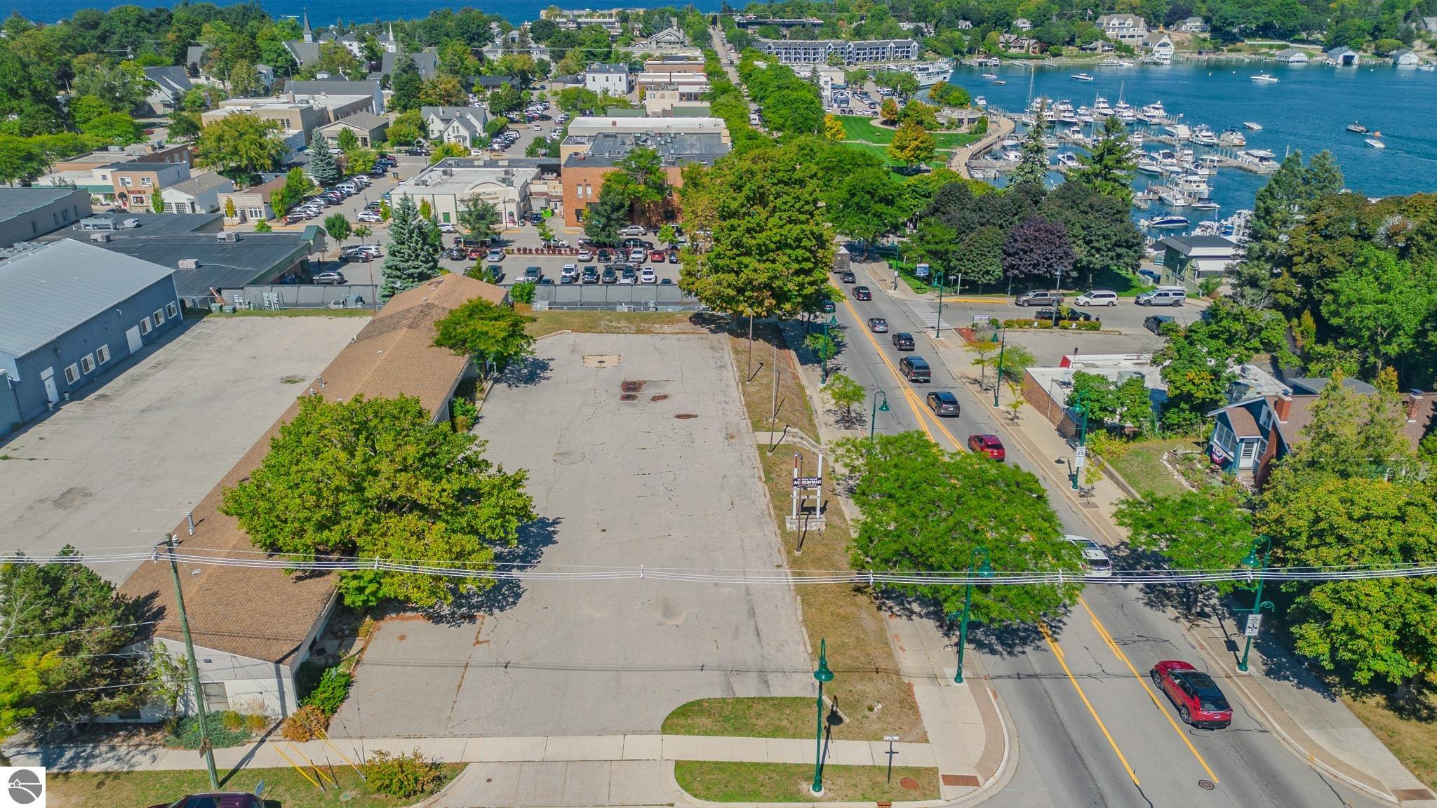 101 W Hurlbut Street, Charlevoix MI 49720, Charlevoix, MI, 49720 — photo 8