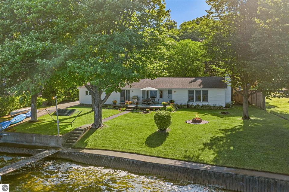 7838 S Lakeview on Lake Leelanau