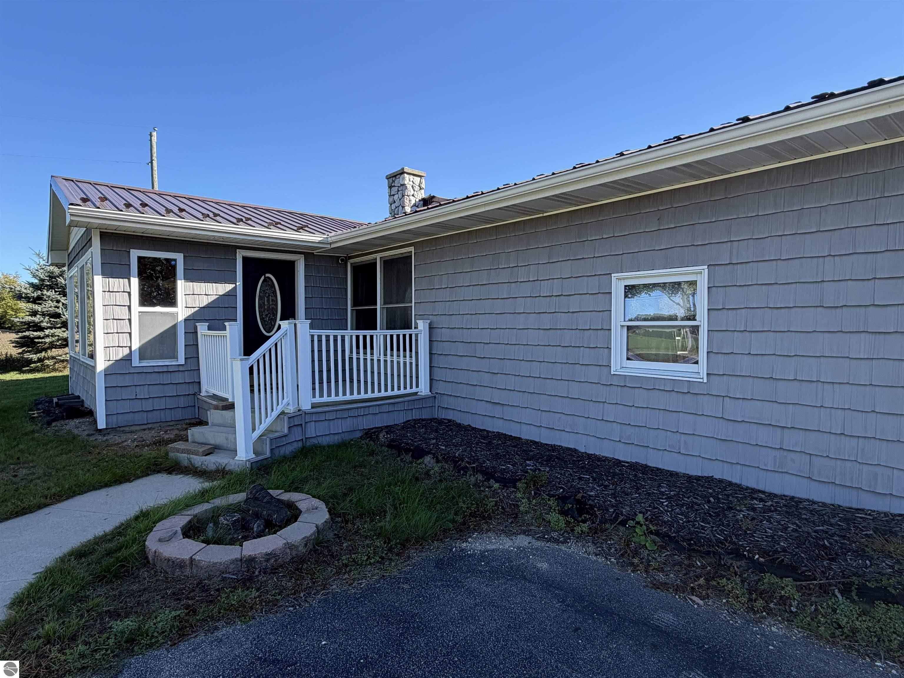 288 30th Avenue, Six Lakes, MI 48886, 48886 MI