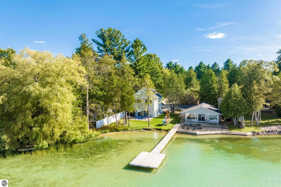 560 E Harbor Highway on Little Traverse Lake