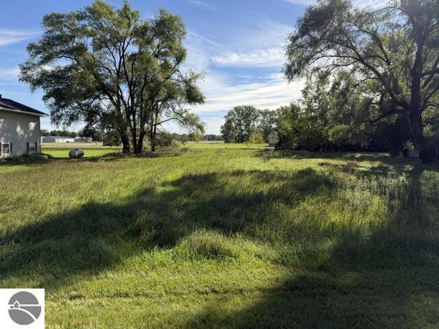 Located near The Pines Golf Course and Lake Isabella's 800 acre all sports lake. Buildable 92 x 142 lot is ready for your new home. LIPOA membership gives you lake access for boating and fishing with a seasonal docking space, tennis court, pickleball court, parks, pavilions, sandy swimming, campground, and off season boat storage. Check out lipoa.org and lakeisabellami.org for more information.