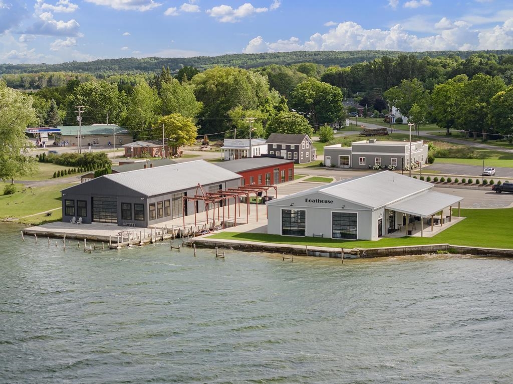 listing main picture