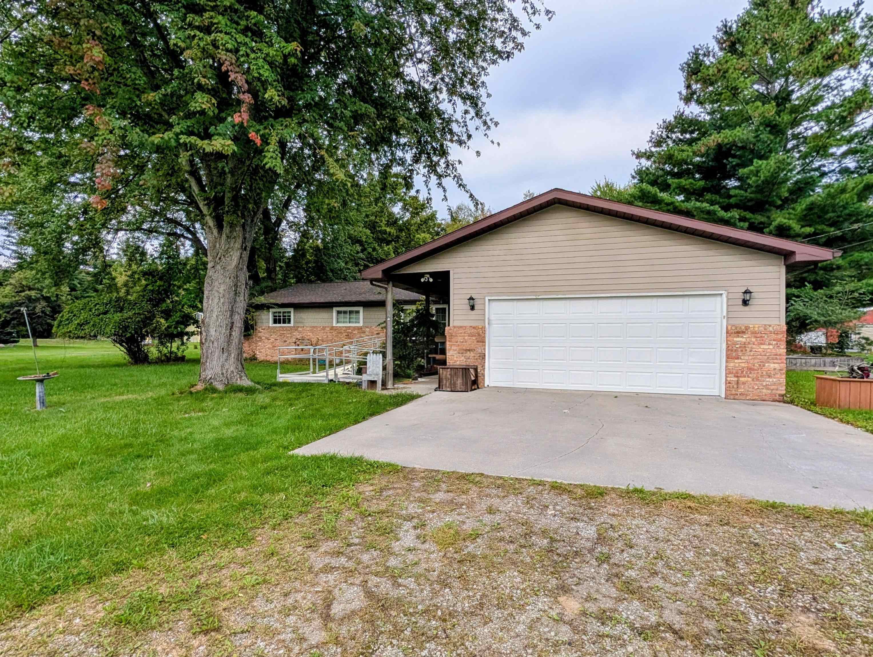 Photo 1 of Single family home for sale at 910 N Court St, Au Gres, MI 48703 | MLS# 77080060897 | Listing updated on 2026-09-20