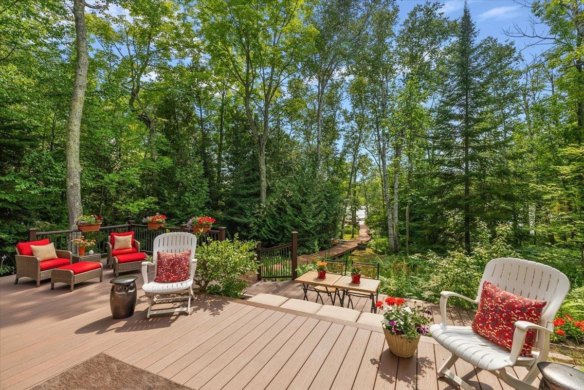 407 N Twin Pines Drive, Lake Leelanau, MI, 49653