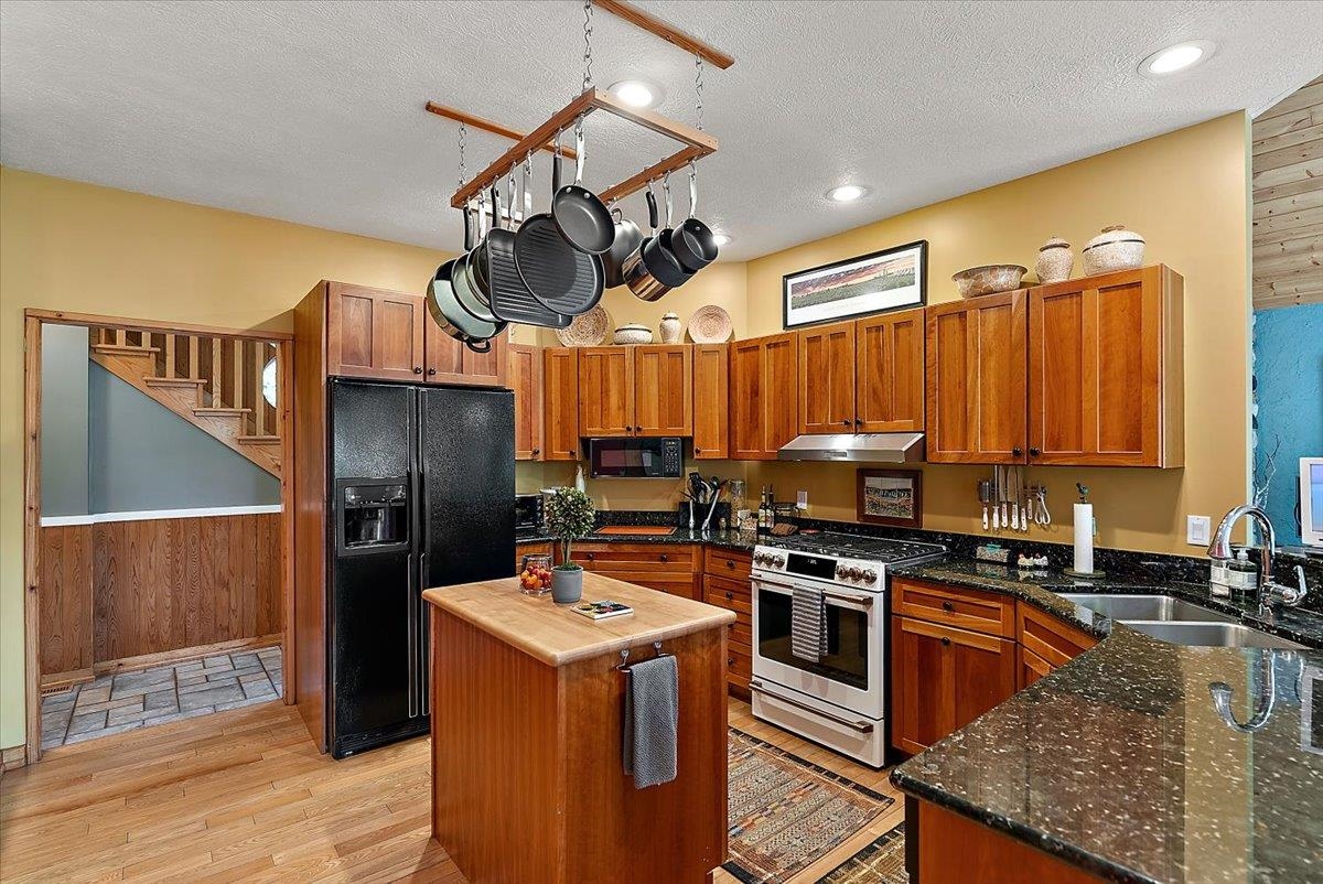 407 N Twin Pines Drive, Lake Leelanau, MI, 49653