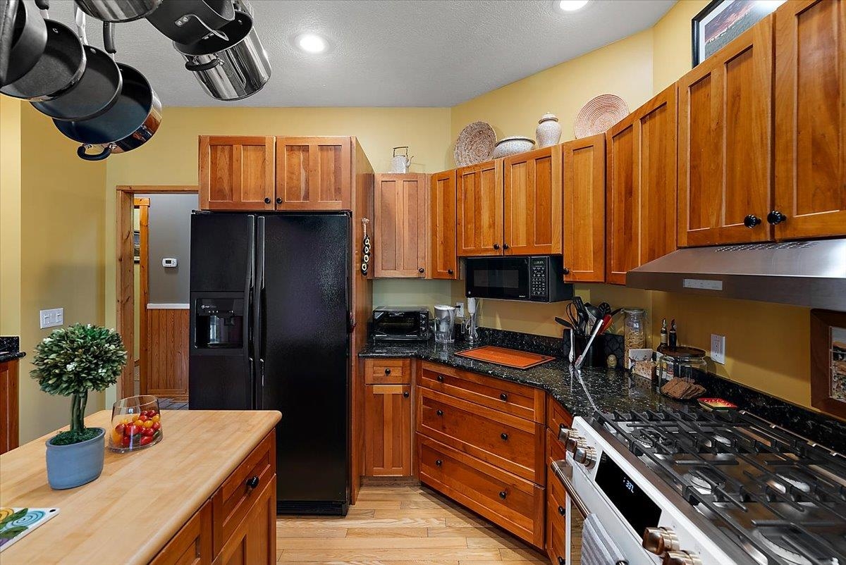 407 N Twin Pines Drive, Lake Leelanau, MI, 49653