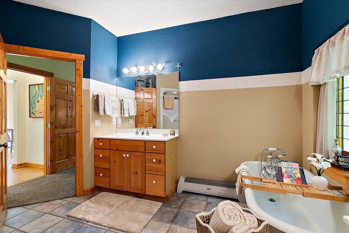 407 N Twin Pines Drive, Lake Leelanau, MI, 49653