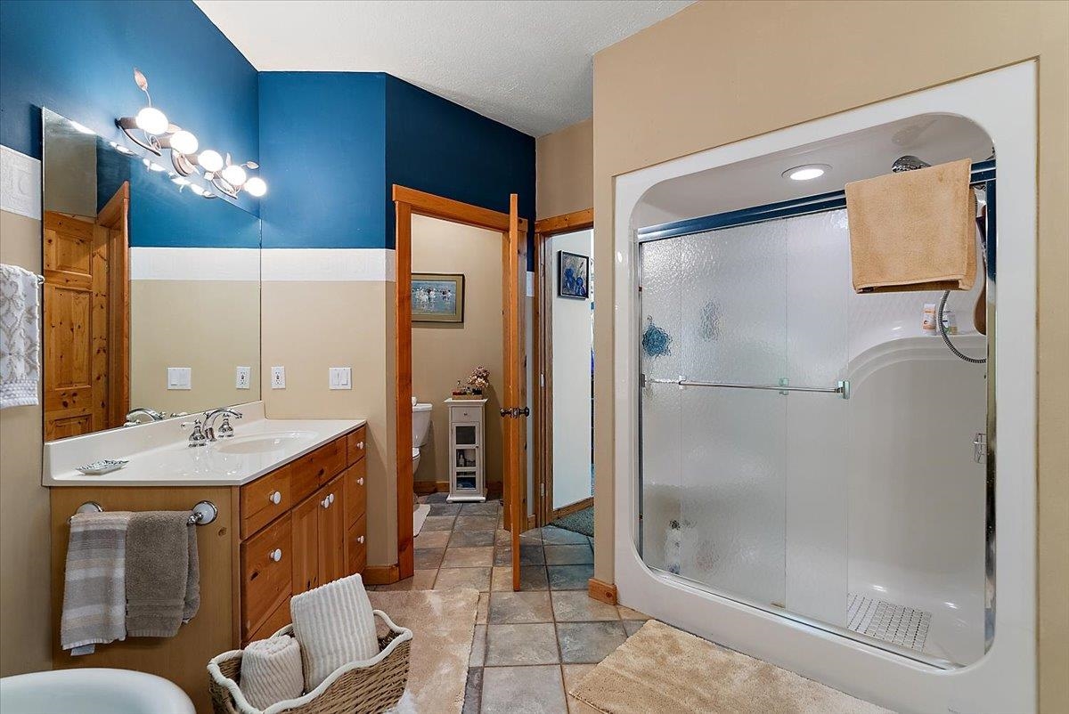 407 N Twin Pines Drive, Lake Leelanau, MI, 49653