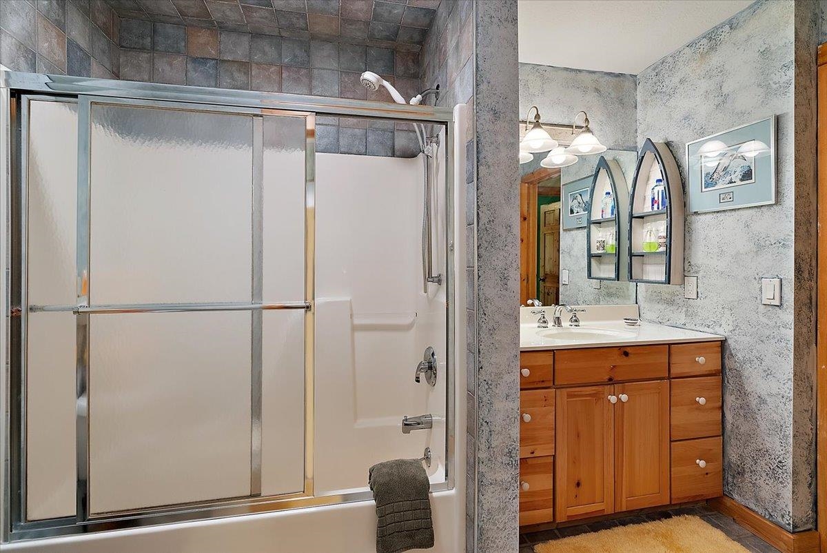 407 N Twin Pines Drive, Lake Leelanau, MI, 49653