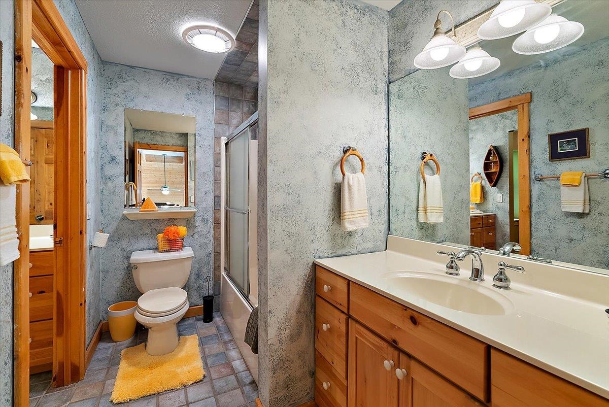 407 N Twin Pines Drive, Lake Leelanau, MI, 49653