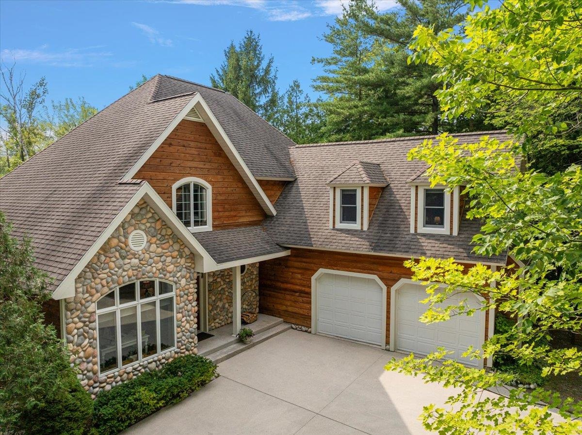 407 N Twin Pines Drive, Lake Leelanau, MI, 49653